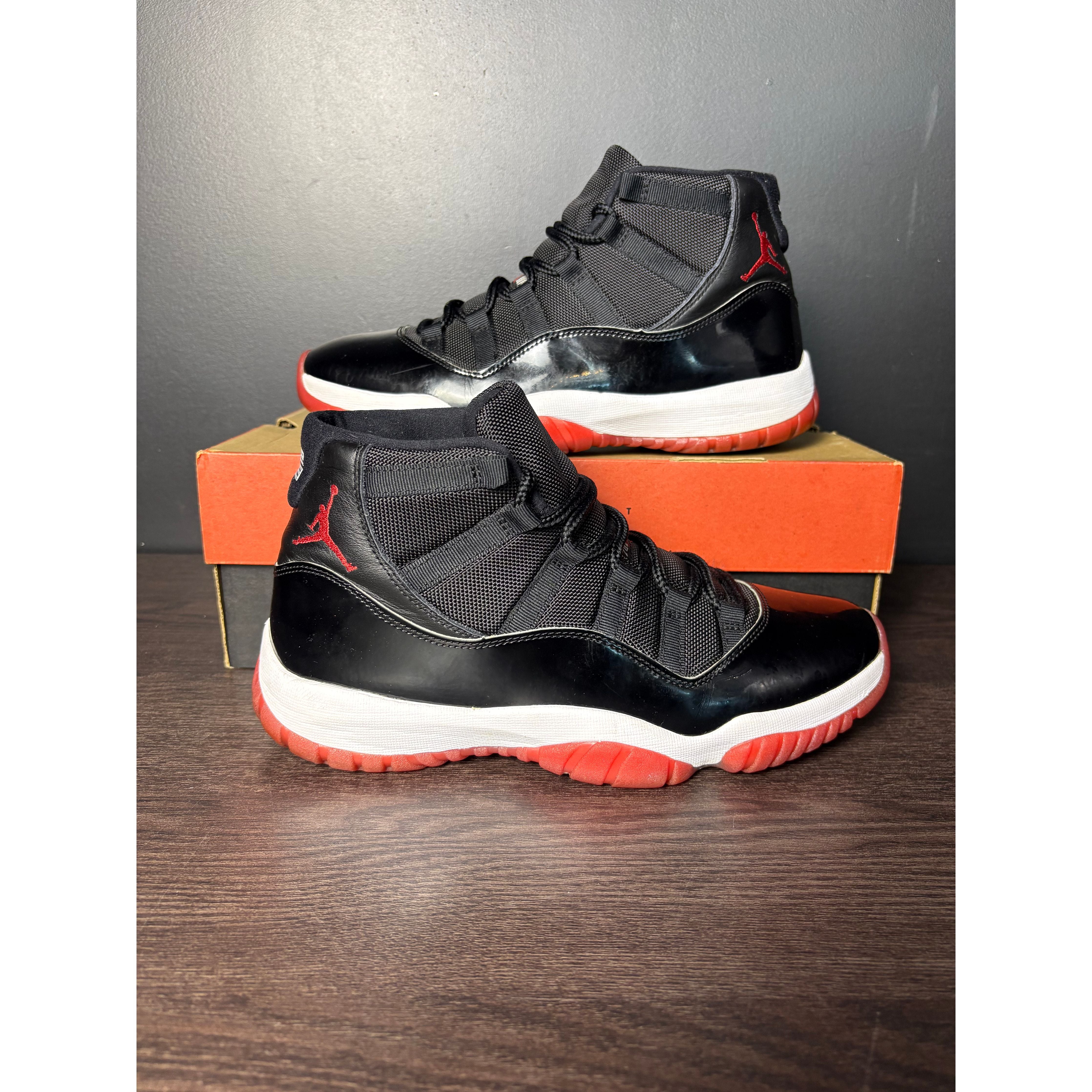Air Jordan 11 Retro "Playoffs Bred" (2019) **PRE-OWNED**