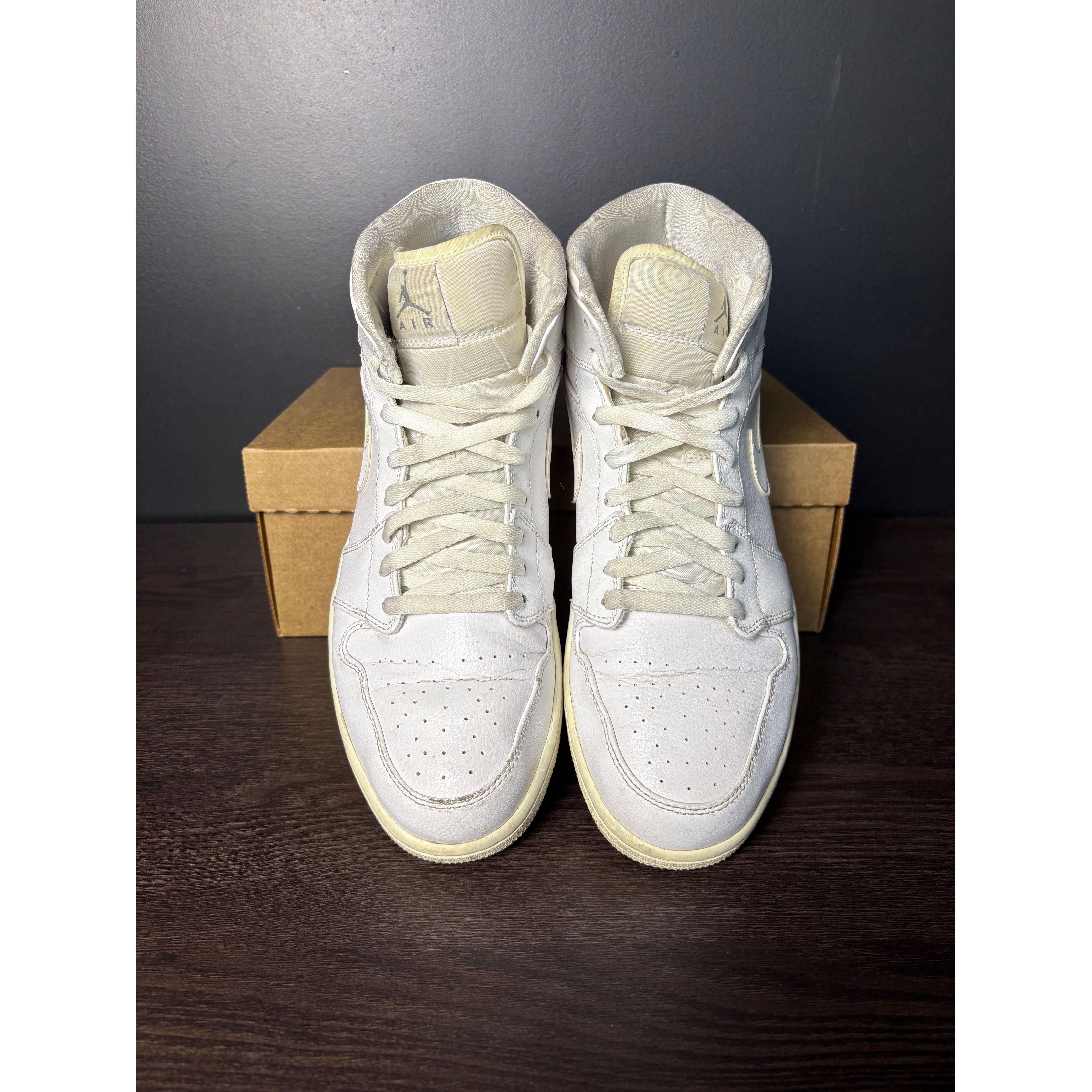 Air Jordan 1 Retro High OG "Sail" **PRE-OWNED**