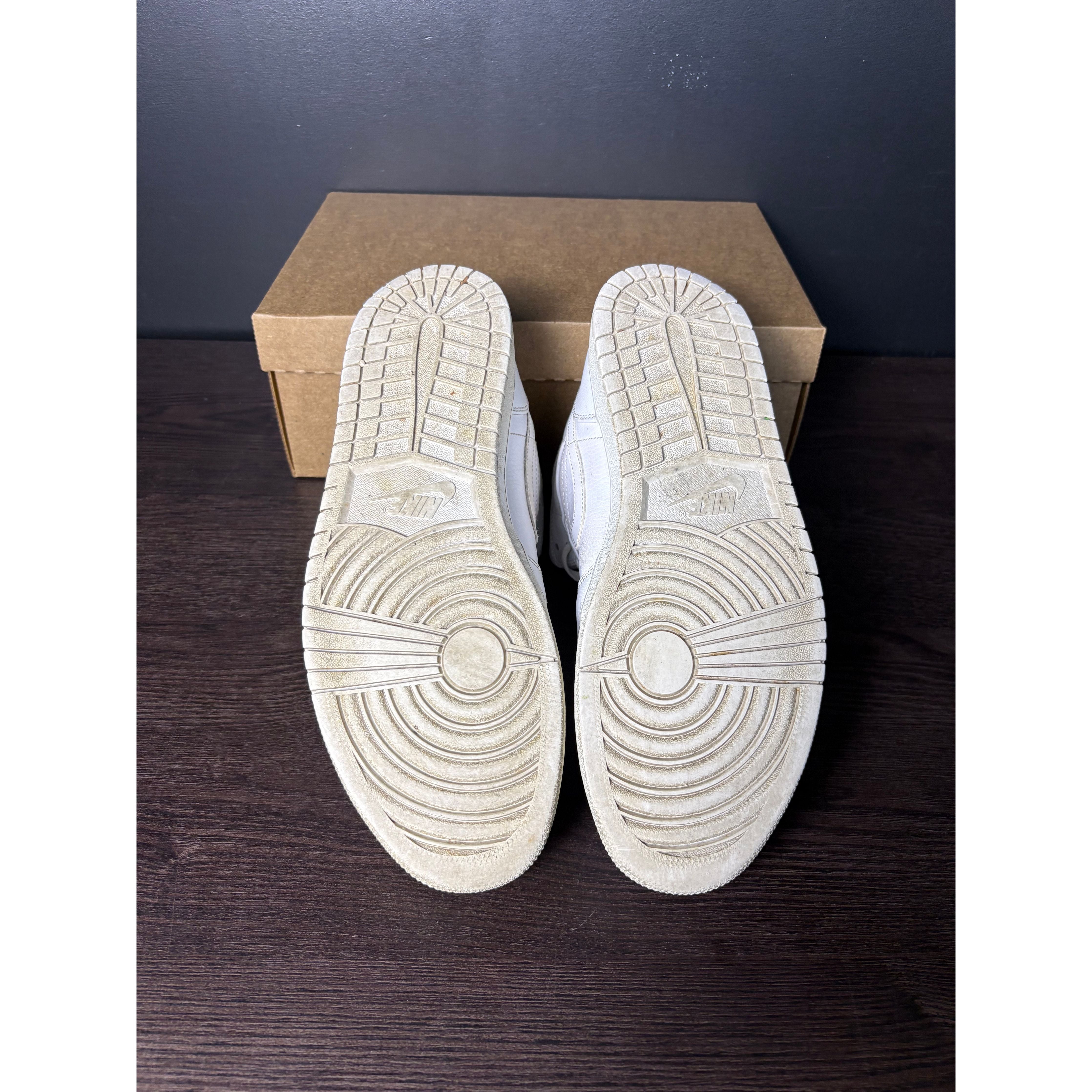 Air Jordan 1 Retro High OG "Sail" **PRE-OWNED**