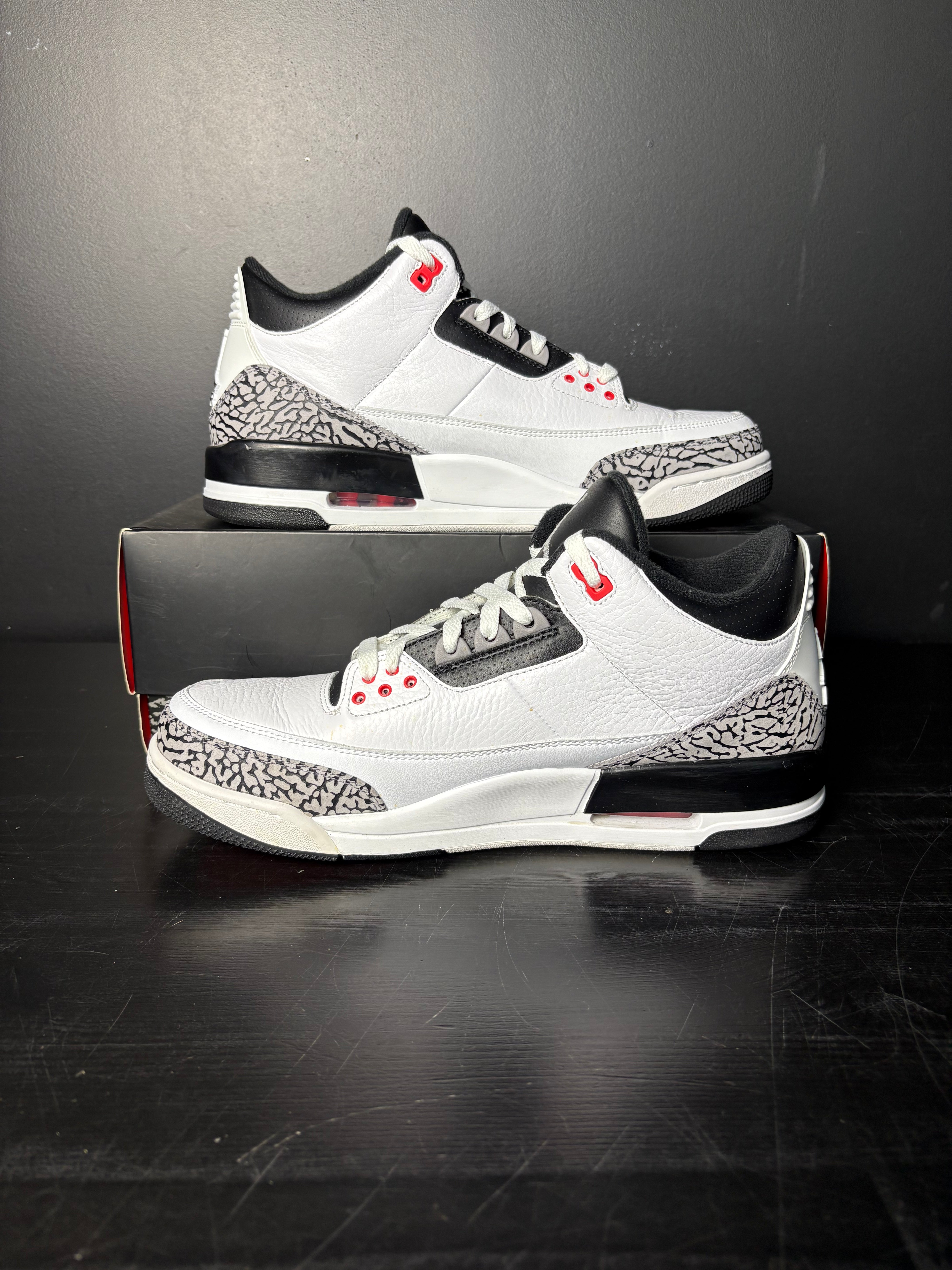 Air Jordan 3 Retro "Infrared 23" **PRE-OWNED**