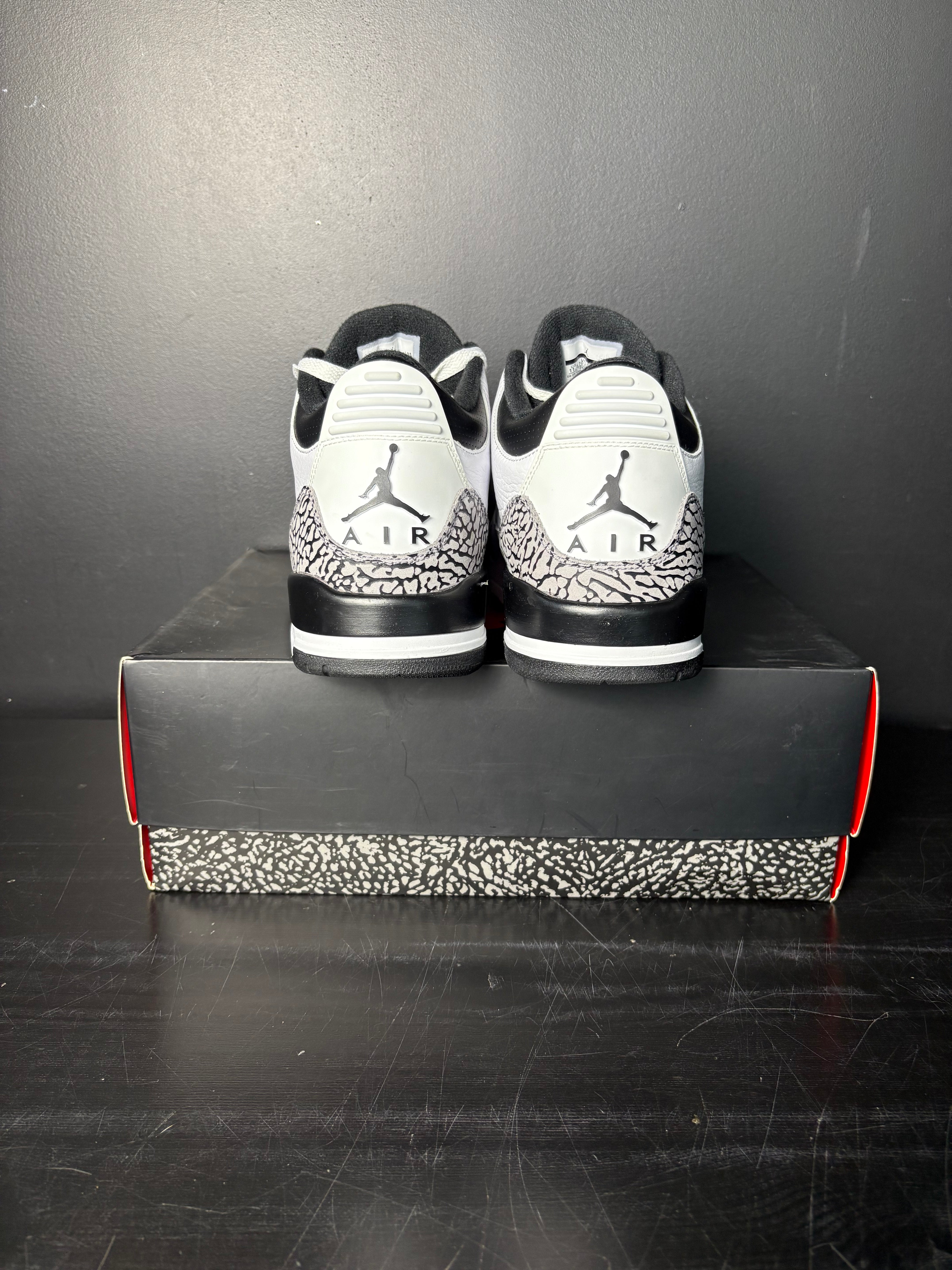 Air Jordan 3 Retro "Infrared 23" **PRE-OWNED**