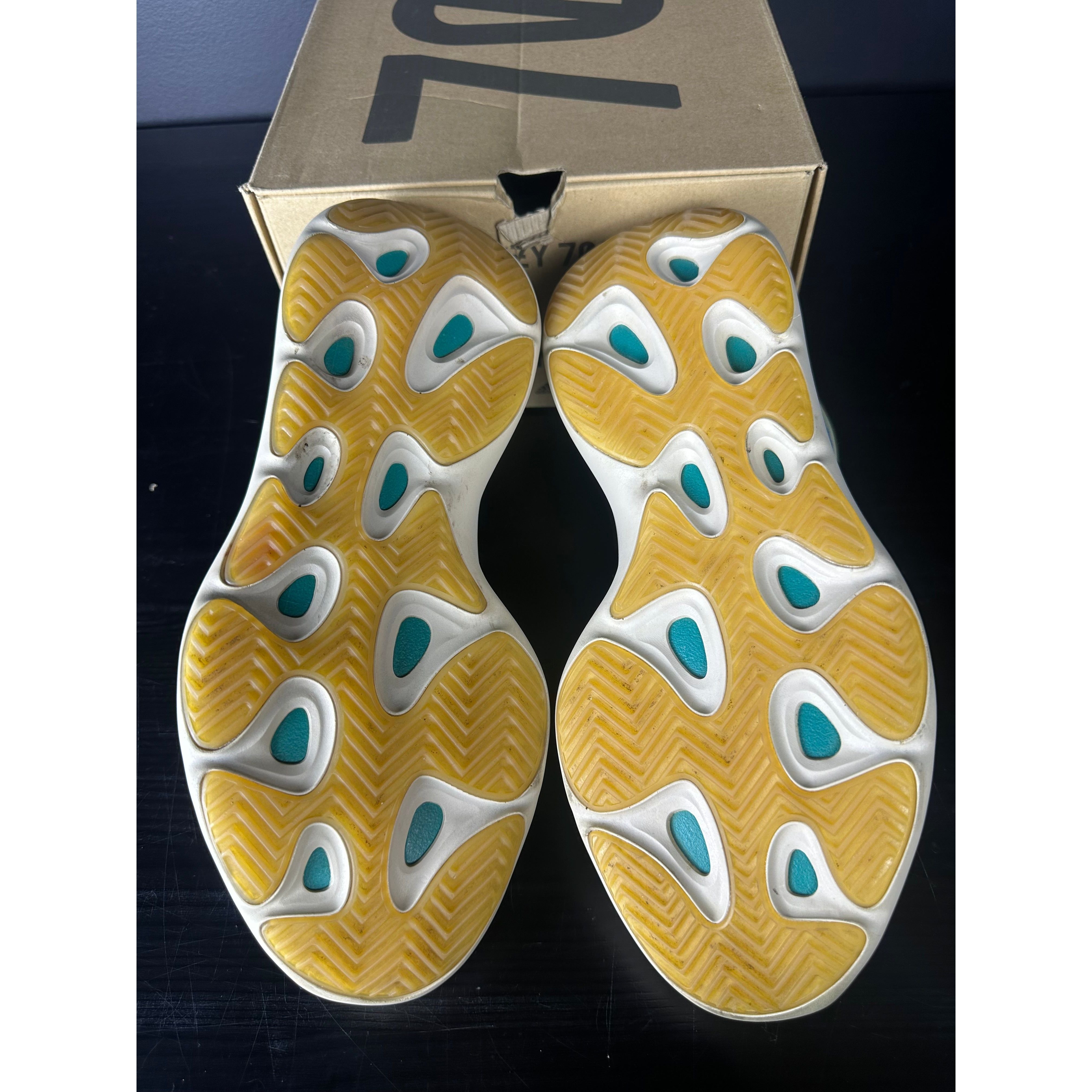 adidas Yeezy 700 V3 "Kyanite" **PRE-OWNED** REP. BOX (NO INSOLES)