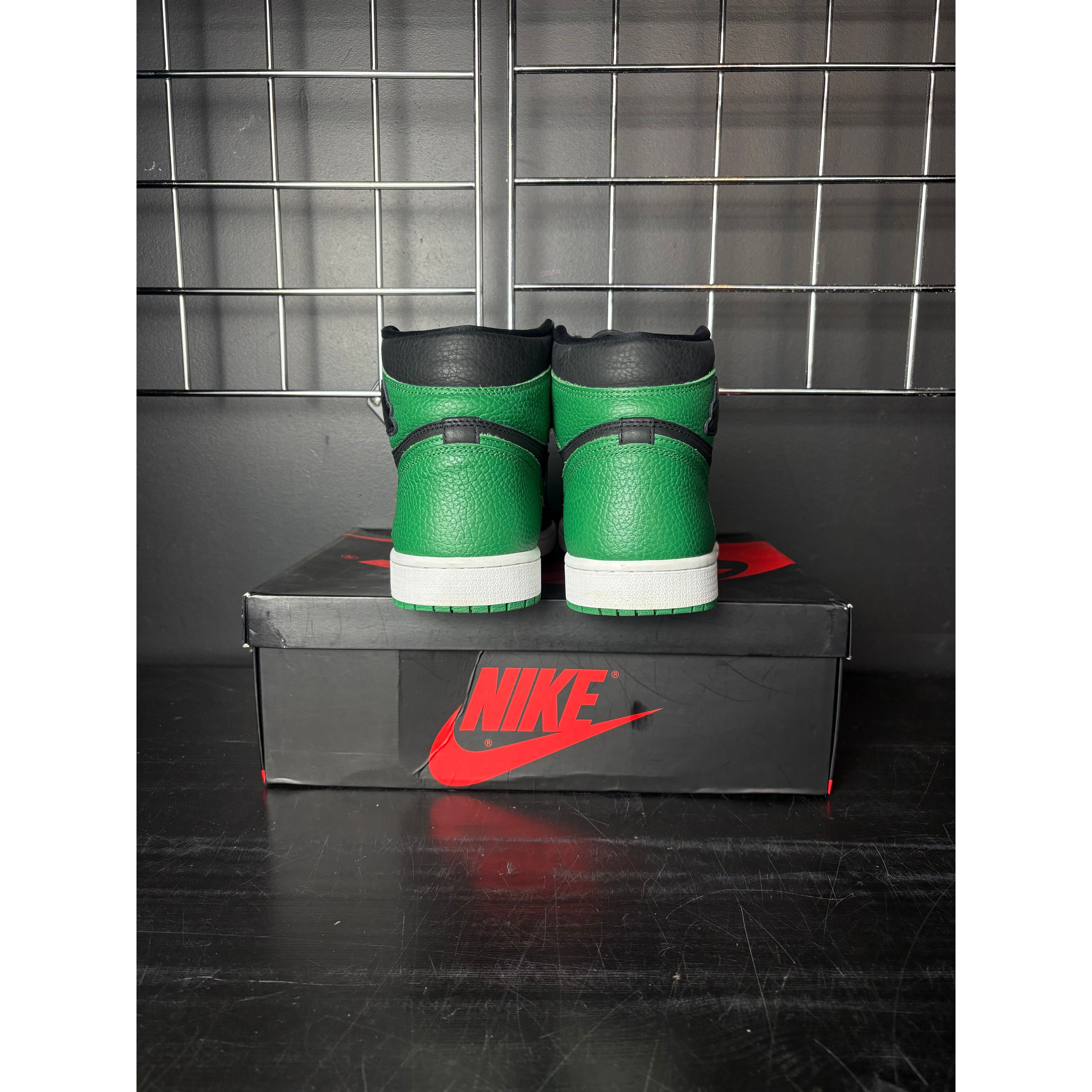 Air Jordan 1 Retro High "Pine Green Black" **PRE-OWNED**