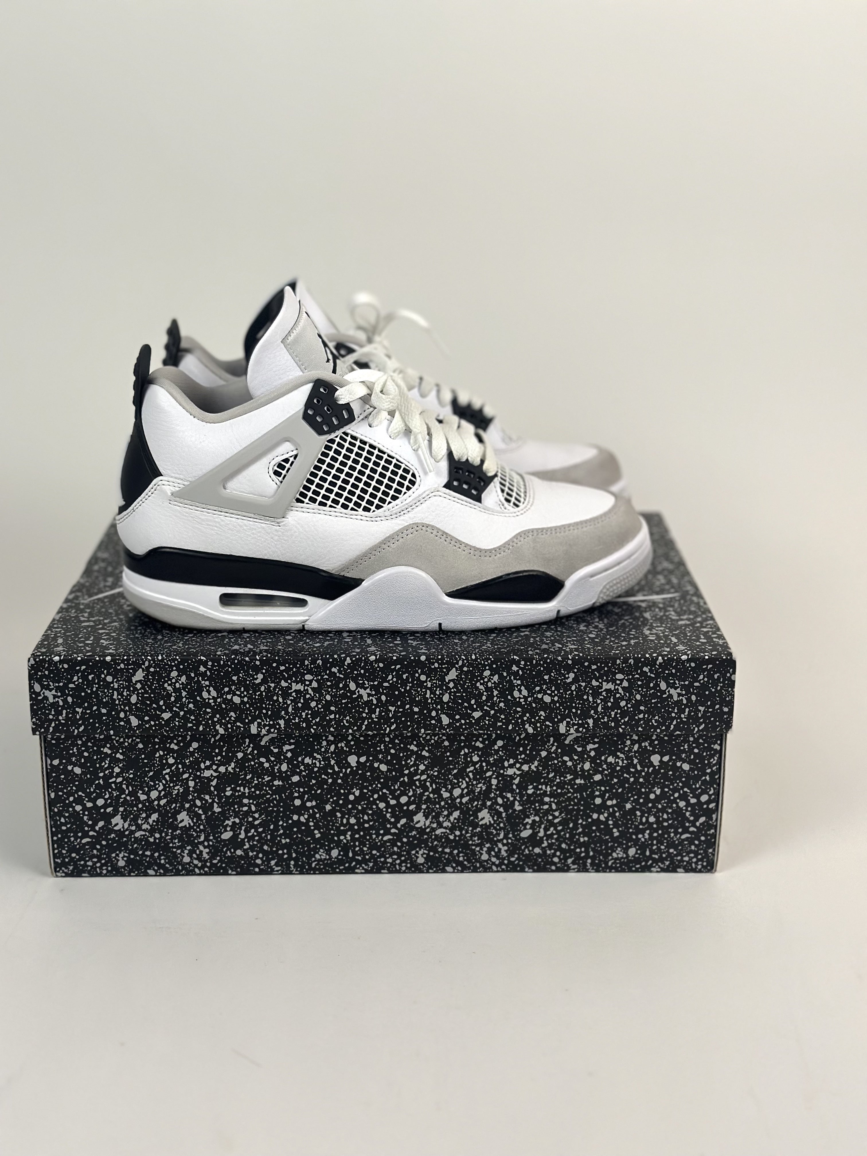 Air Jordan 4 Retro "Military Black" **PRE-OWNED**