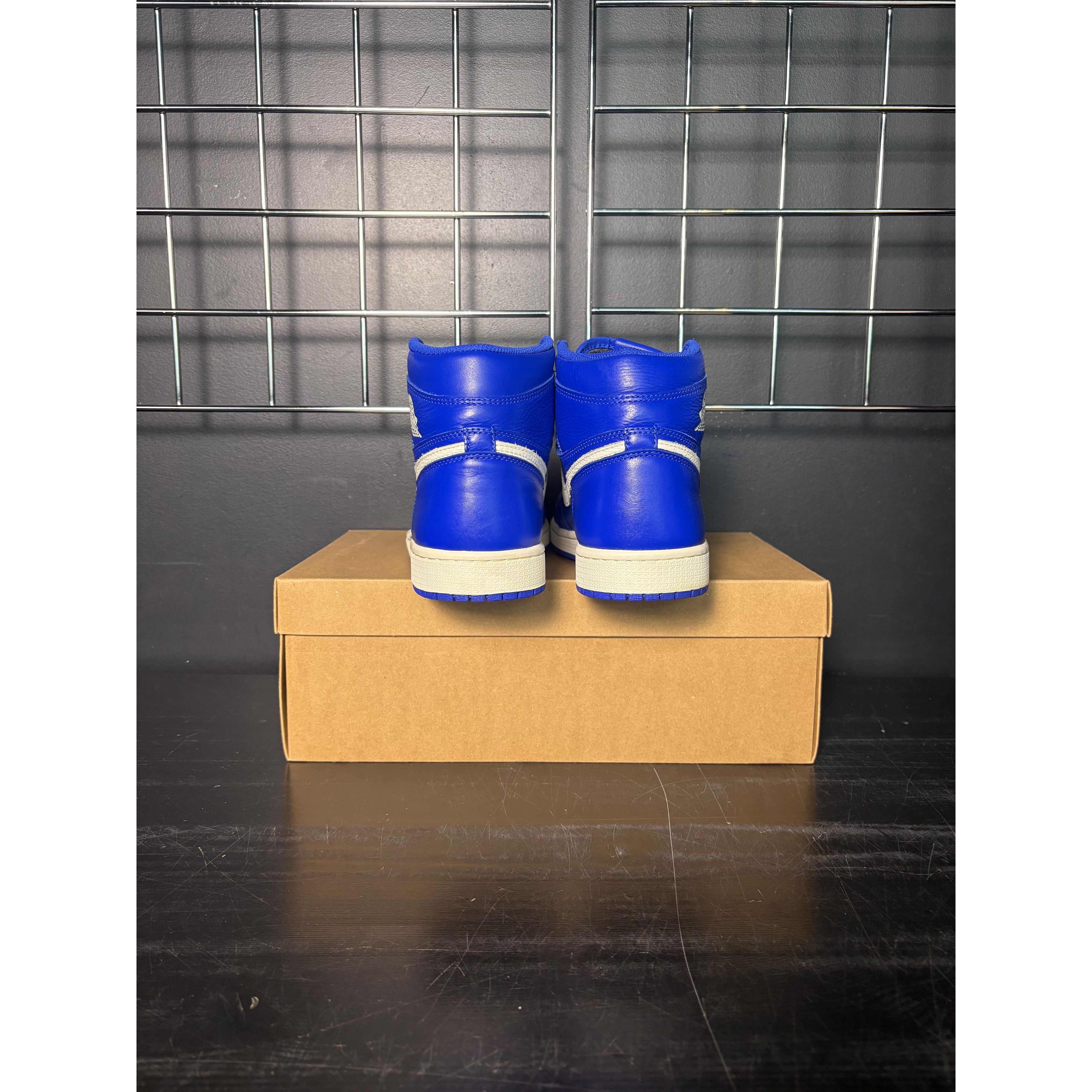 Air Jordan 1 Retro High "Hyper Royal" **PRE-OWENED**