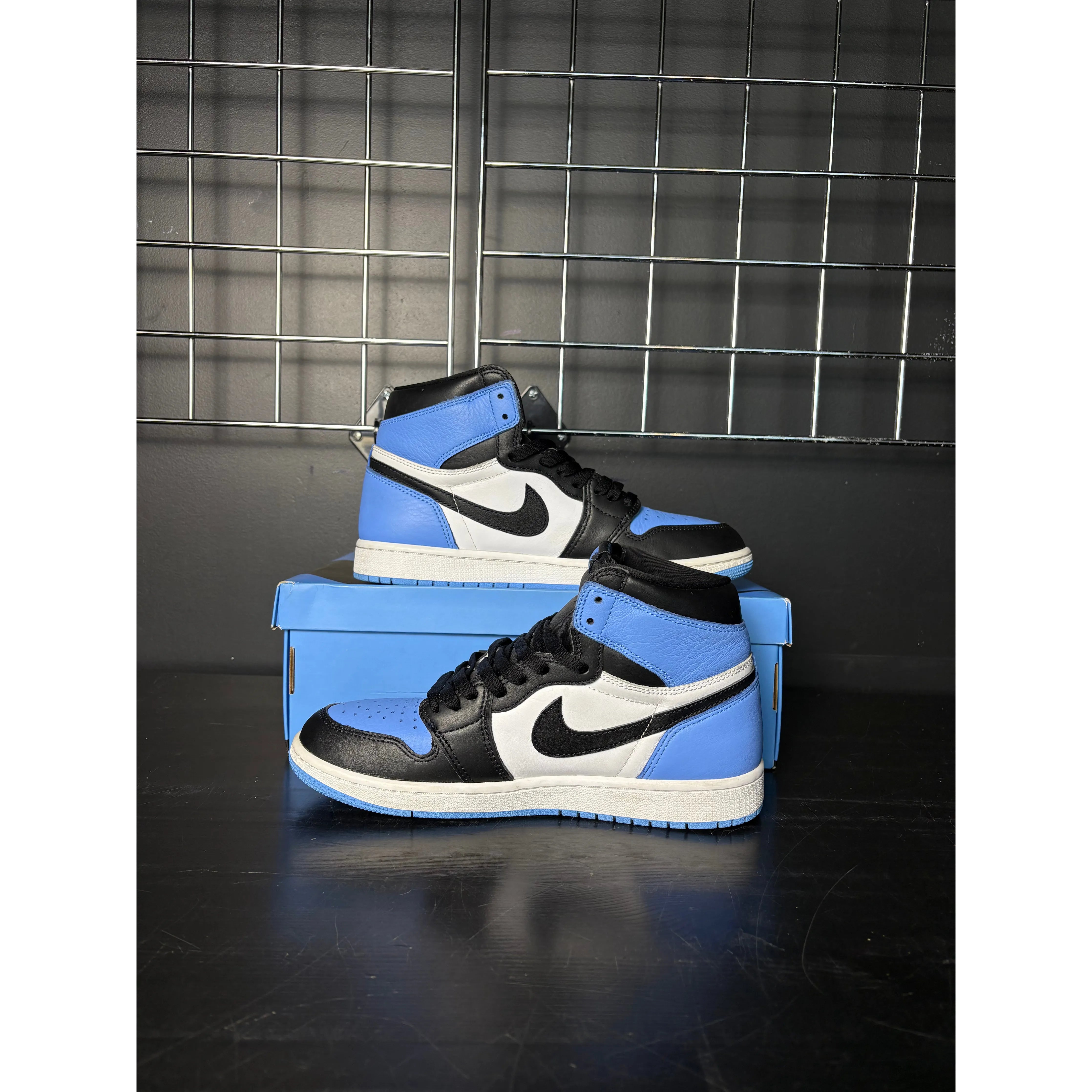 Air Jordan 1 Retro High OG "UNC Toe" **PRE-OWNED**