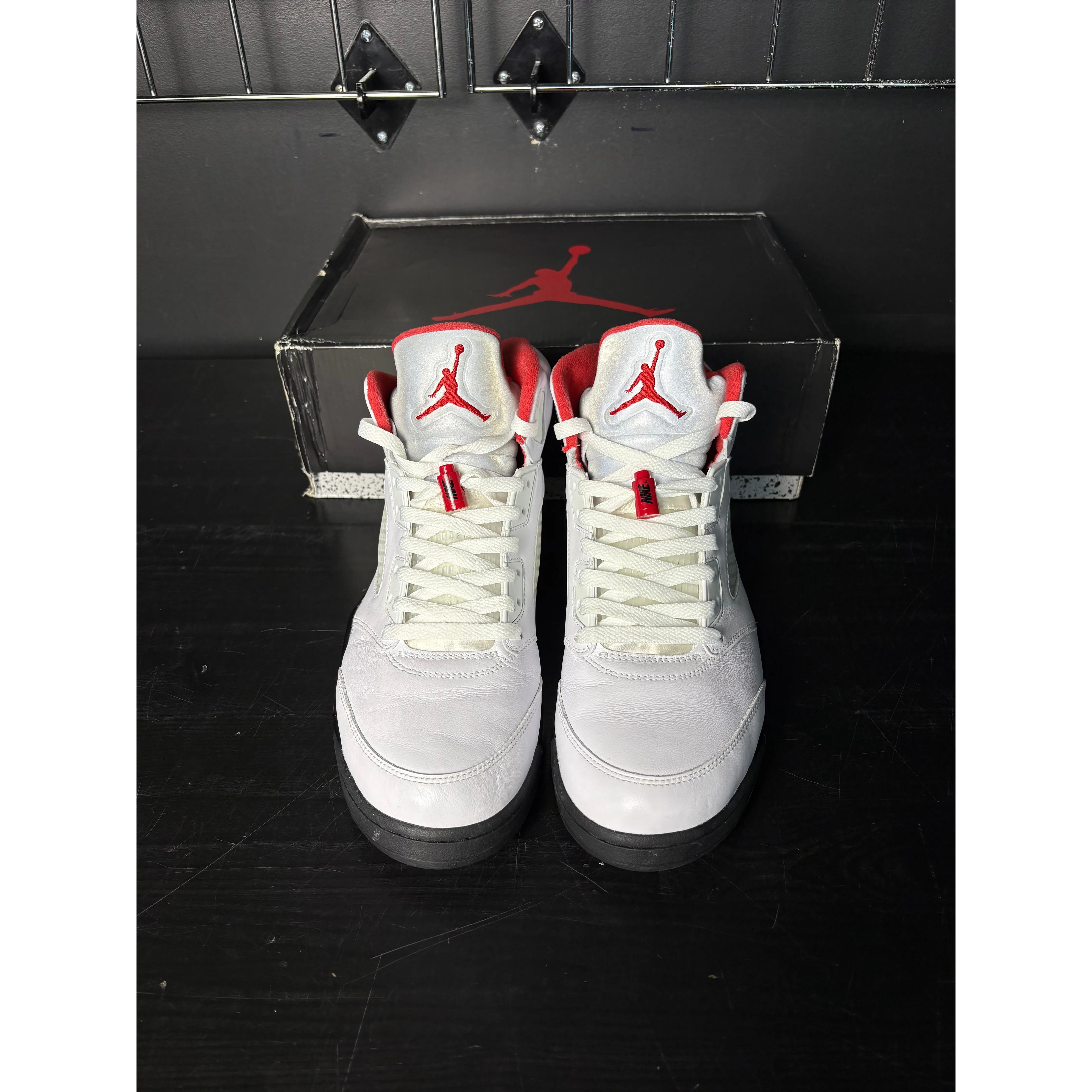 Air Jordan 5 Retro "Fire Red Silver Tongue" (2020) **PRE-OWNED**
