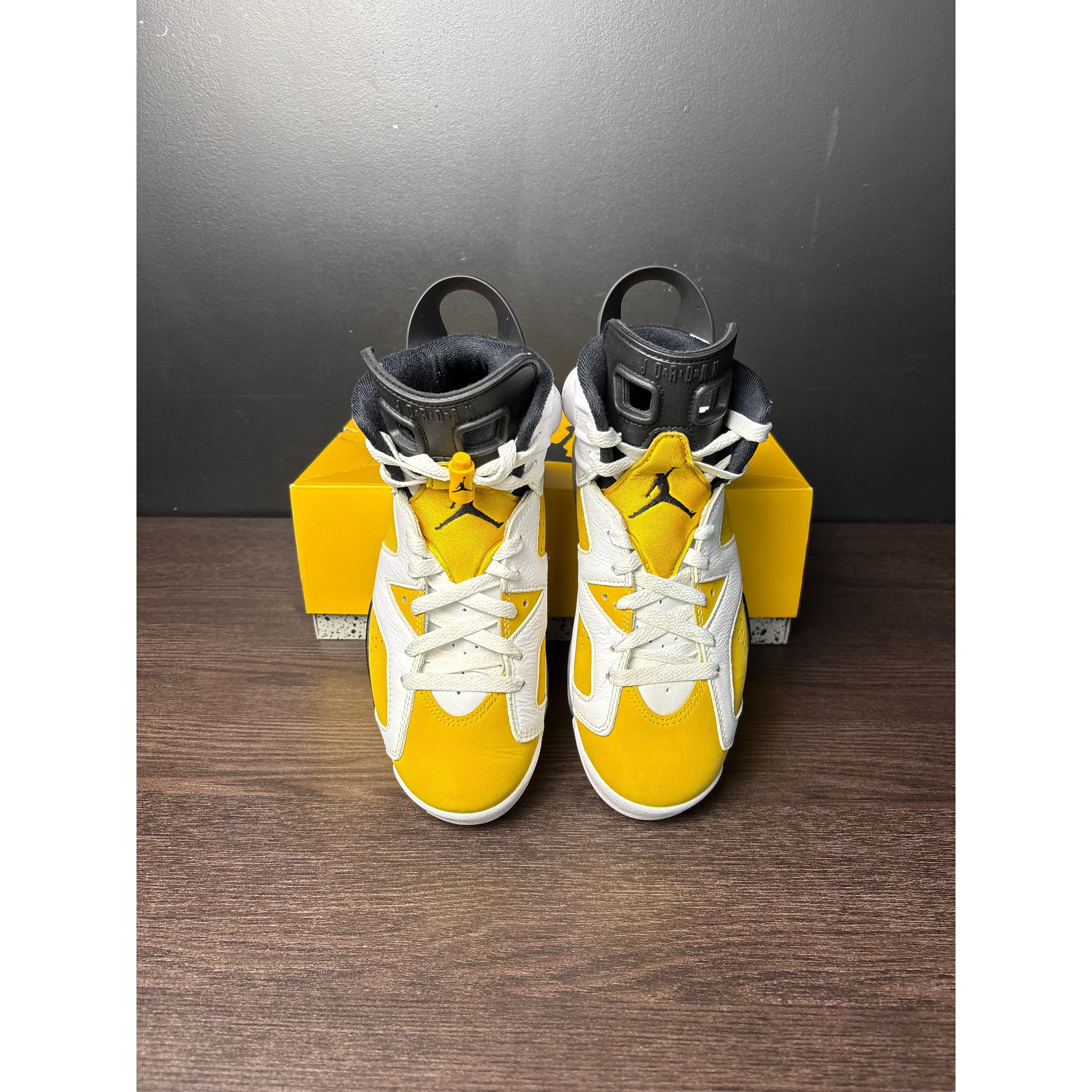 Air Jordan 6 Retro "Yellow Ochre" **PRE-OWNED**