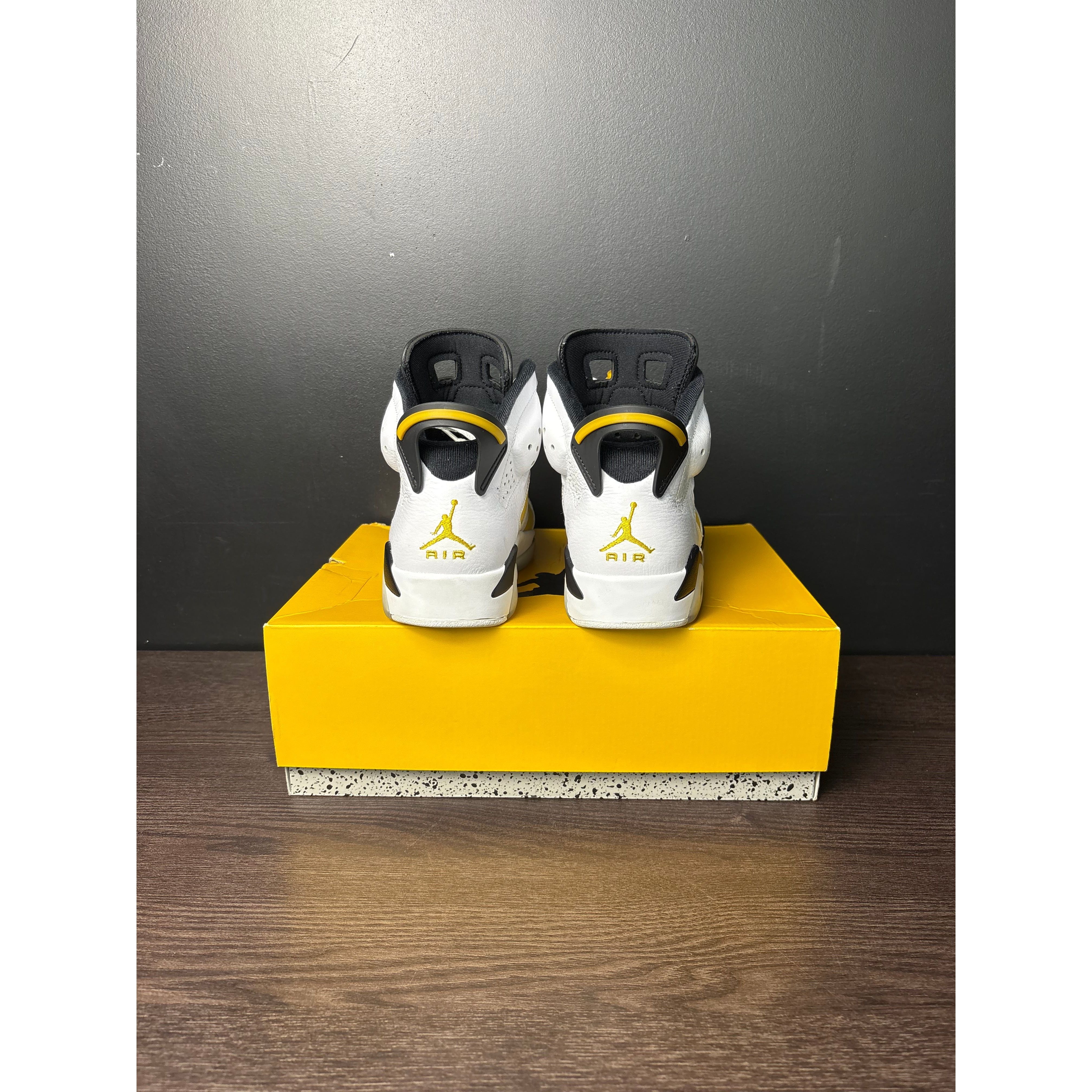 Air Jordan 6 Retro "Yellow Ochre" **PRE-OWNED**