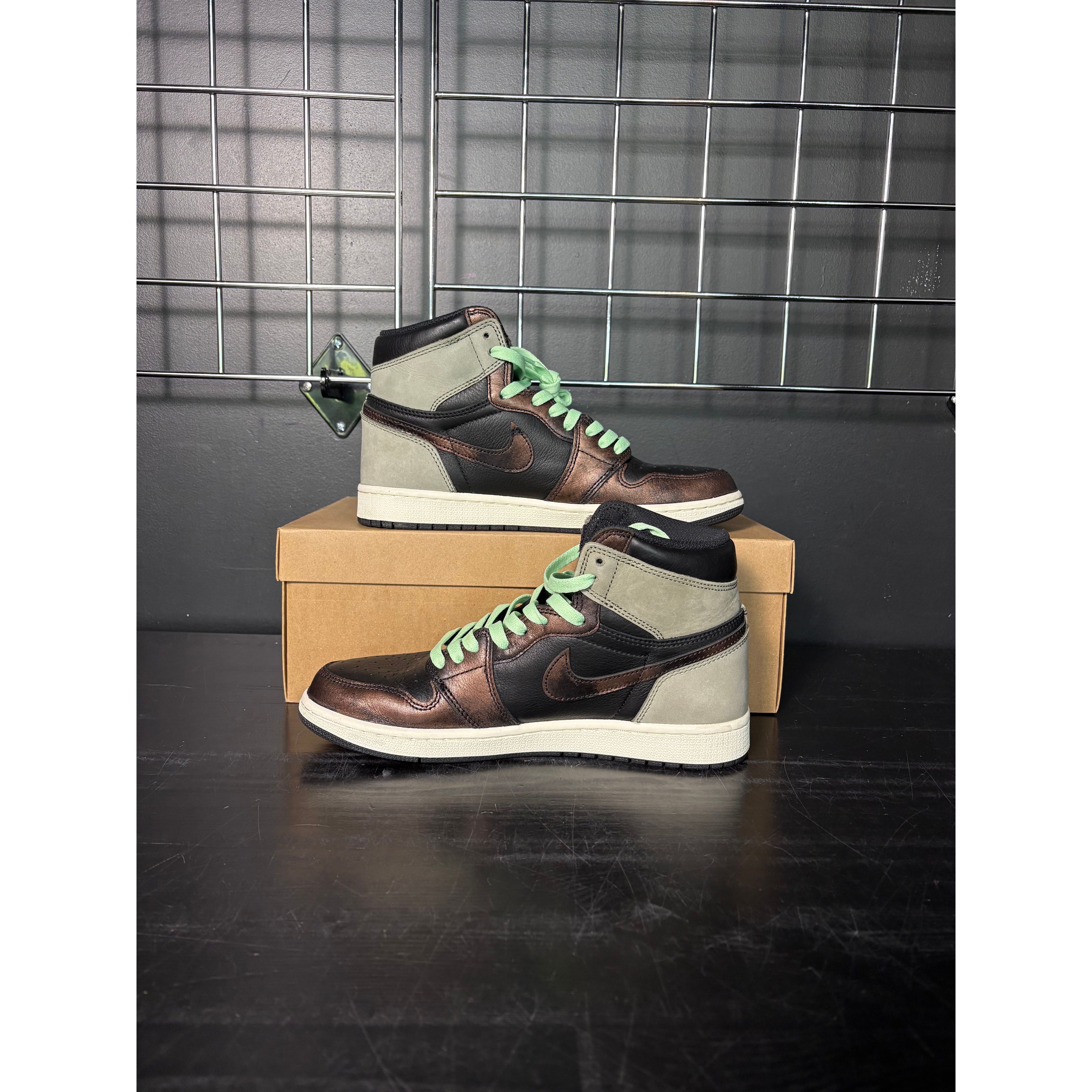 Air Jordan 1 Retro High "Light Army Rust Shadow Patina" **PRE-OWNED**