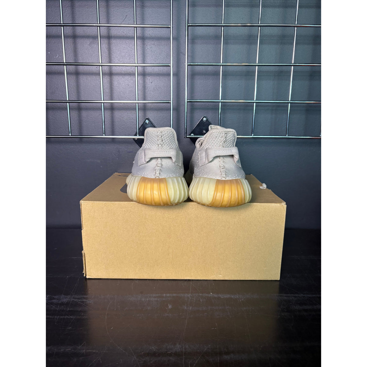 adidas Yeezy Boost 350 V2 "Sesame" (2018/2022) **PRE-OWNED**
