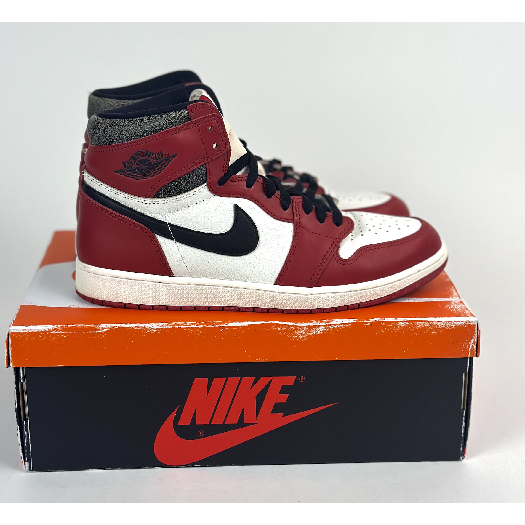 Air Jordan 1 Retro High OG "Chicago Lost and Found" **PRE-OWNED**