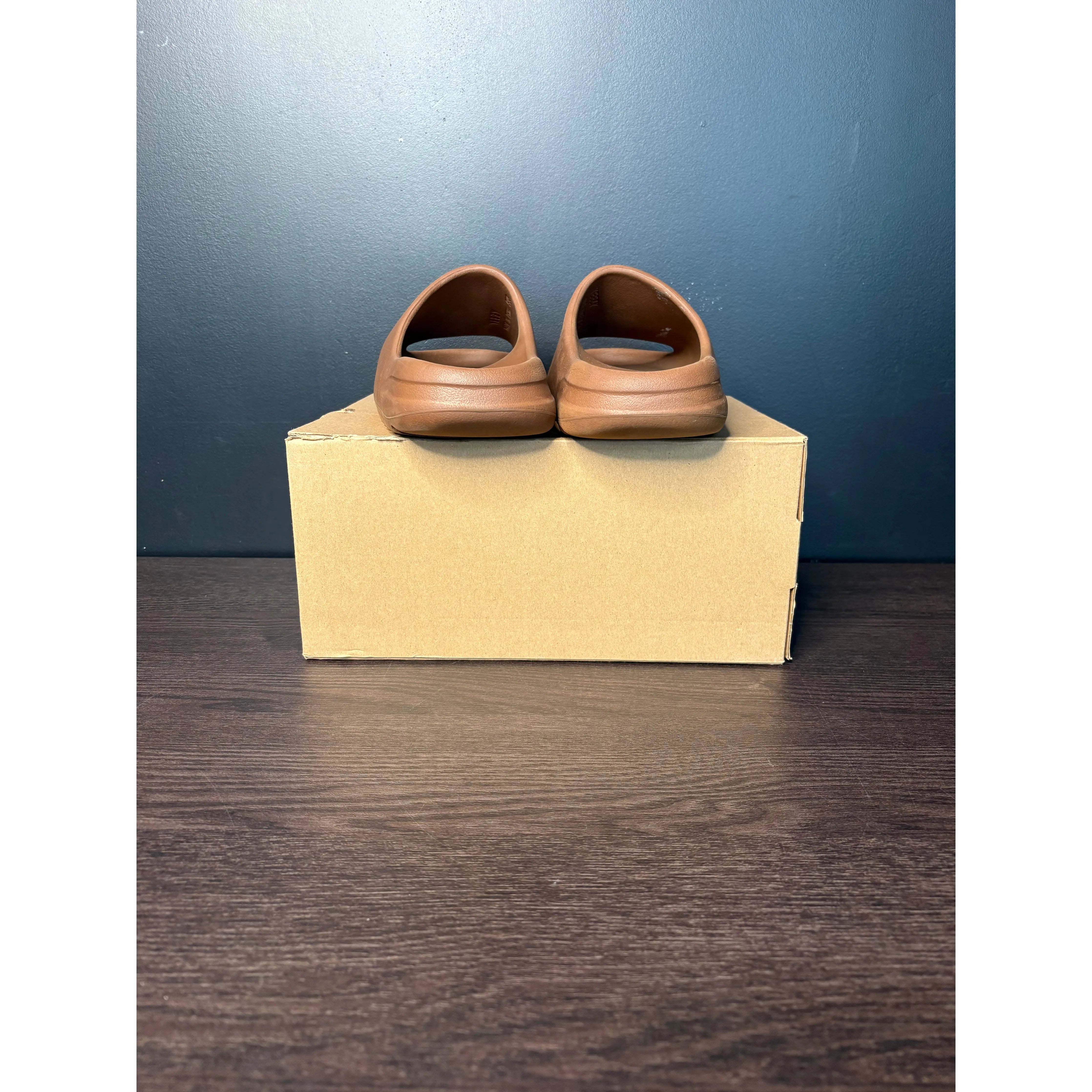 adidas Yeezy Slide "Flax" **PRE-OWNED**