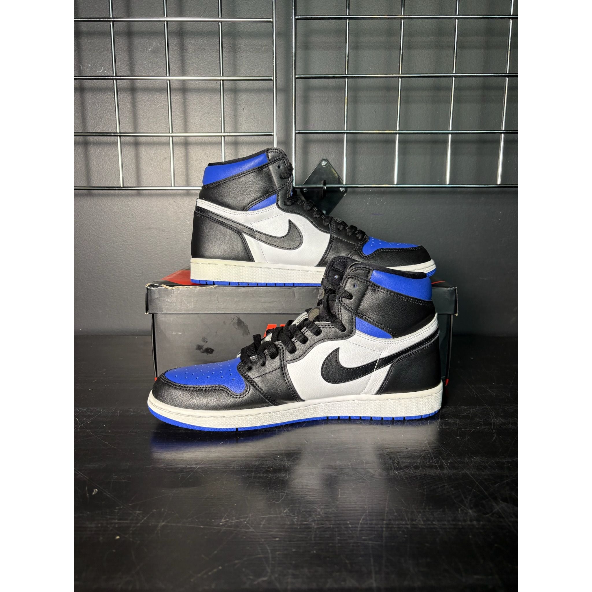 Air Jordan 1 Retro "High Royal Toe" **PRE-OWNED**