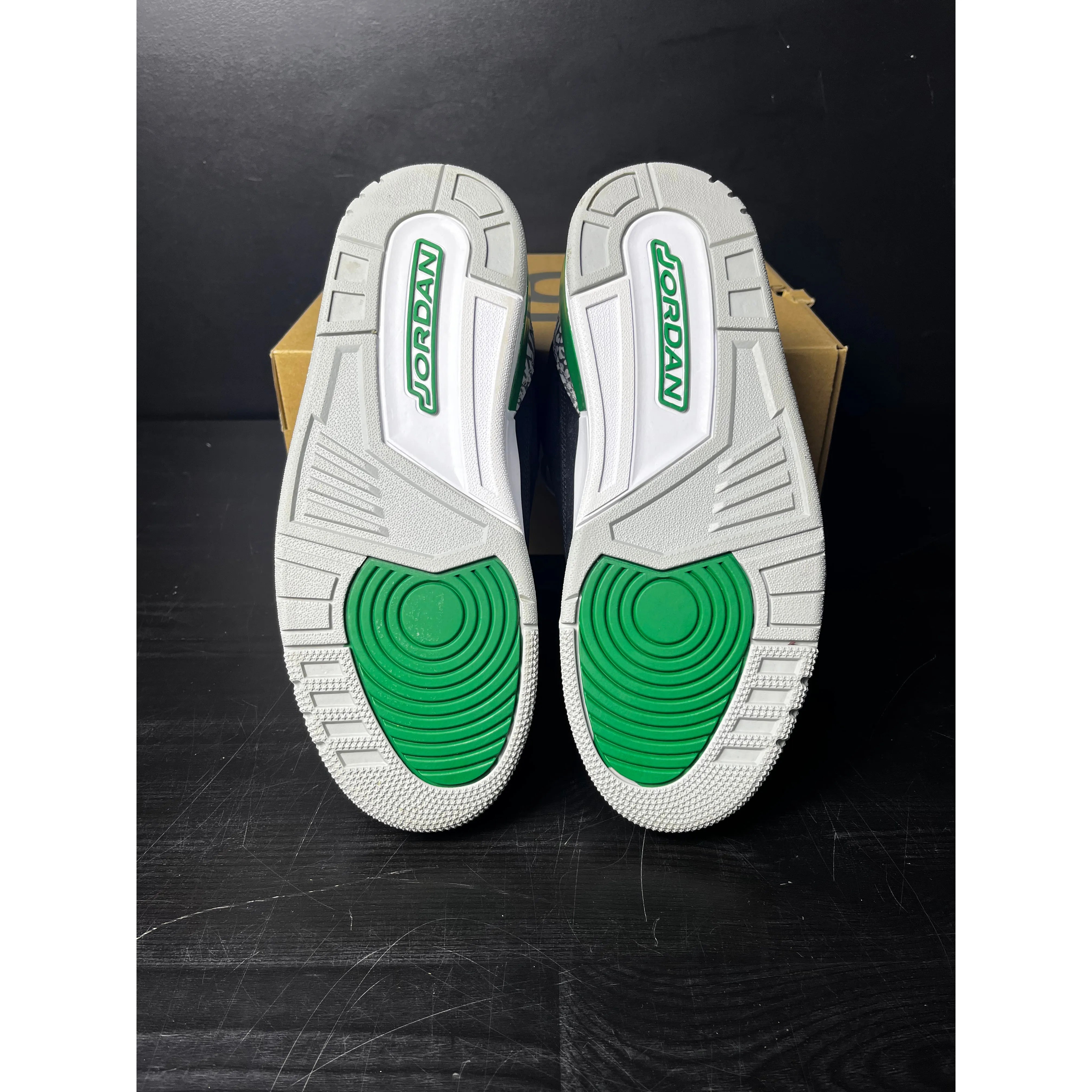 Air Jordan 3 Retro "Pine Green" **PRE-OWNED** REP. BOX