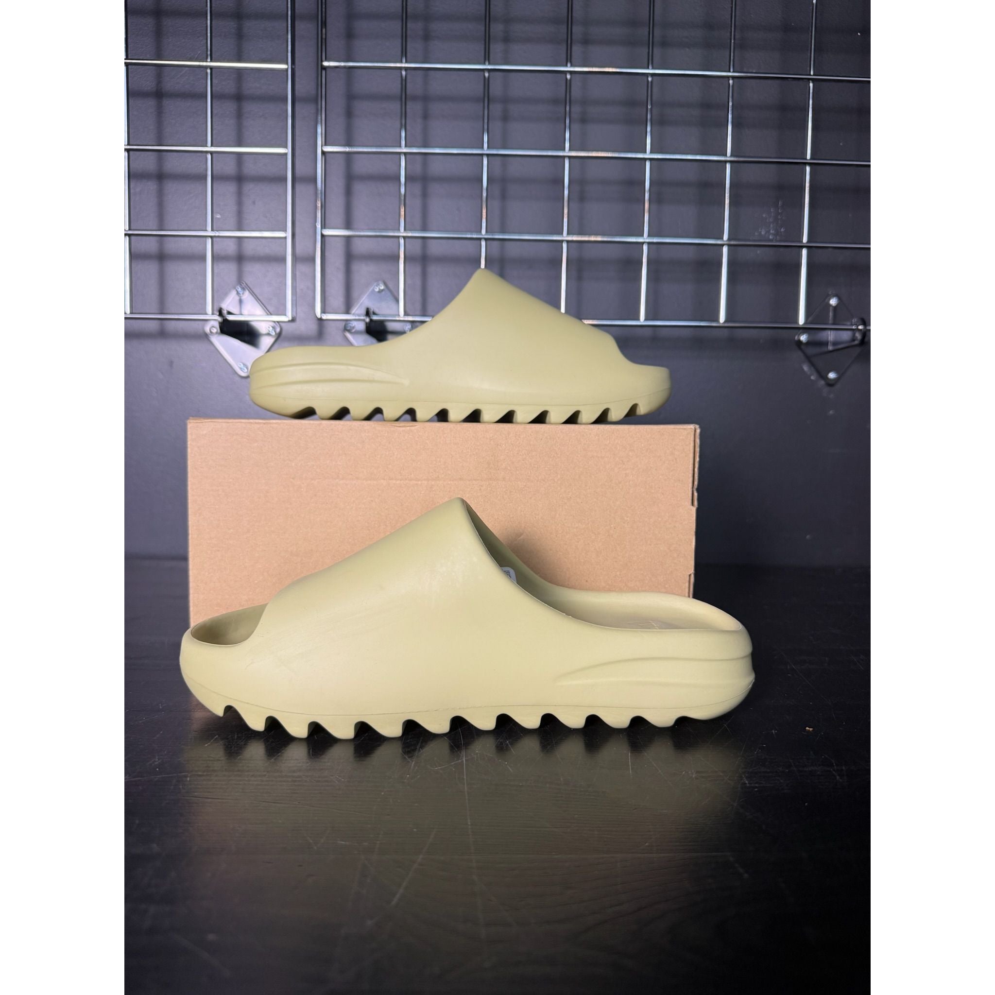 Adidas Yeezy Slide "Resin" (2022/2024) **PRE-OWNED**