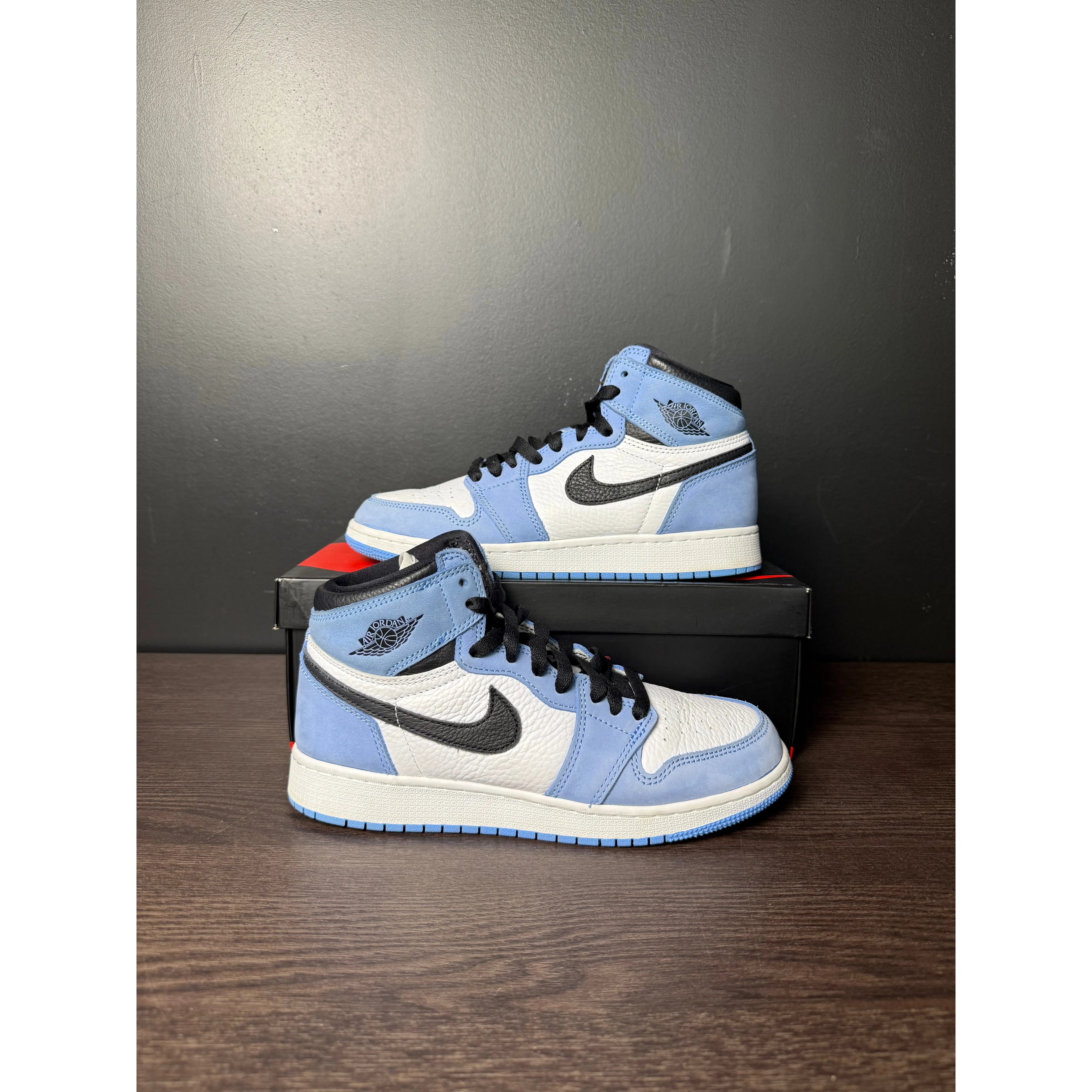 Air Jordan 1 Retro High OG "University Blue" (GS) **PRE-OWNED**