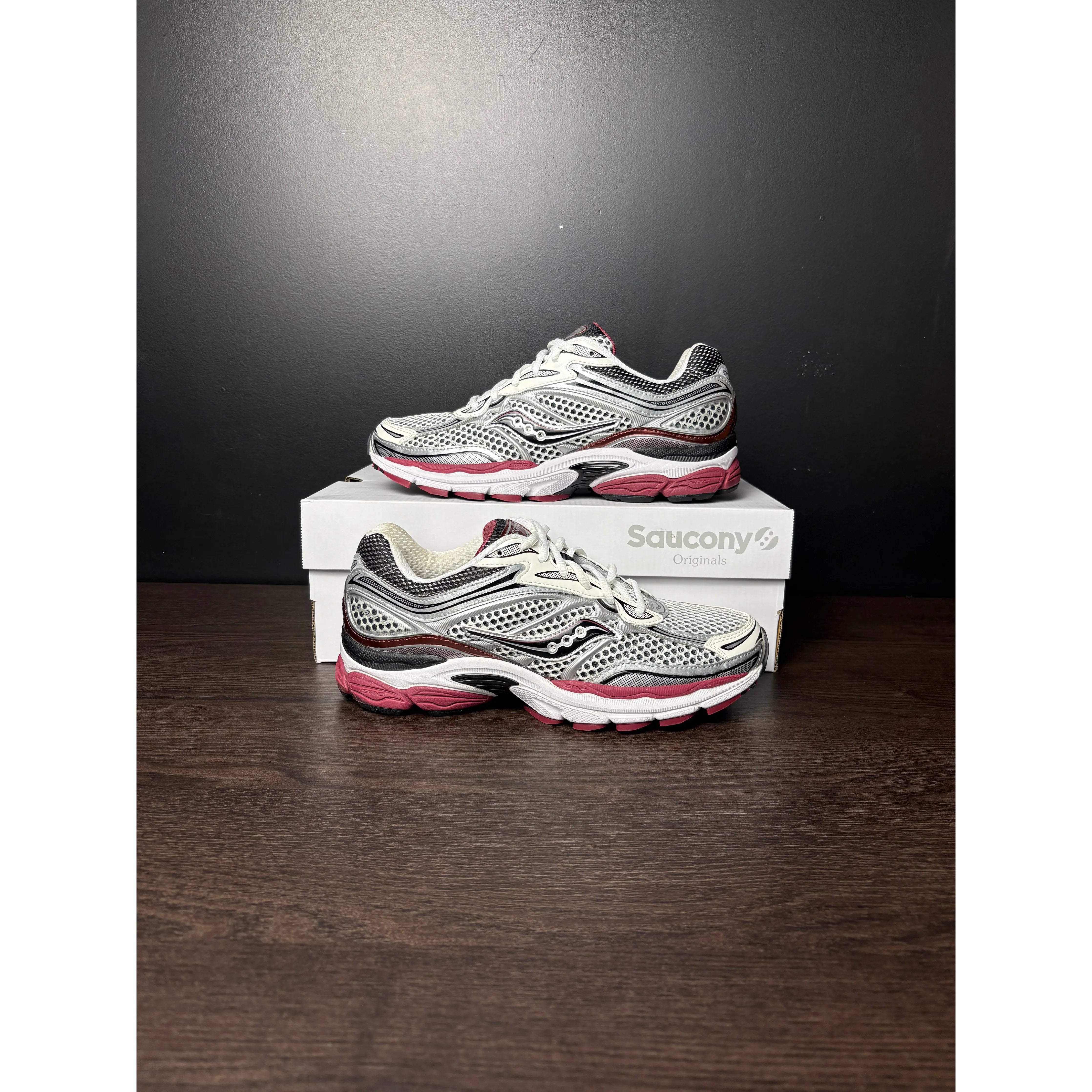Saucony ProGrid Omni 9 OG "White Silver Red" **PRE-OWNED**