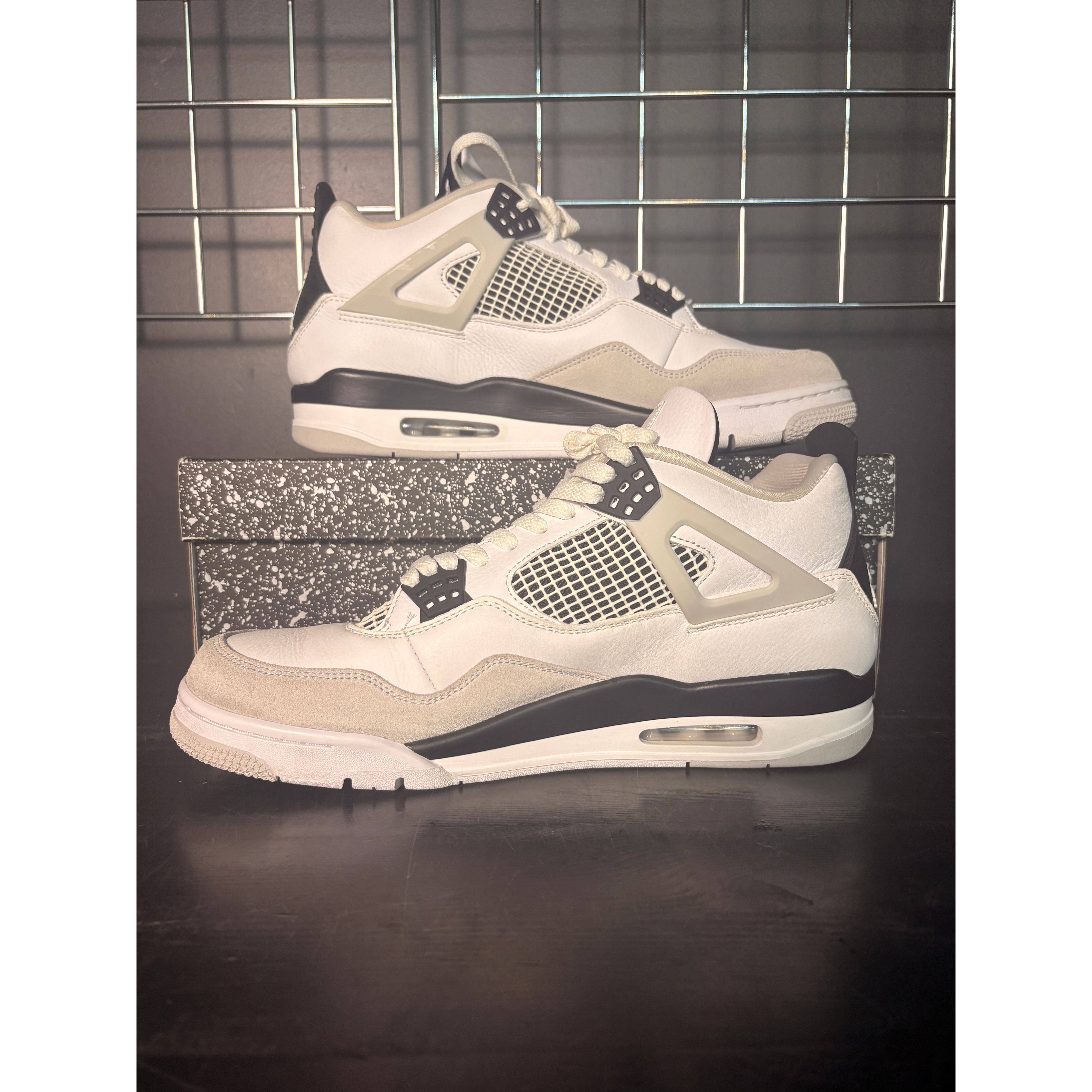Air Jordan 4 Retro "Military Black" **PRE-OWNED**