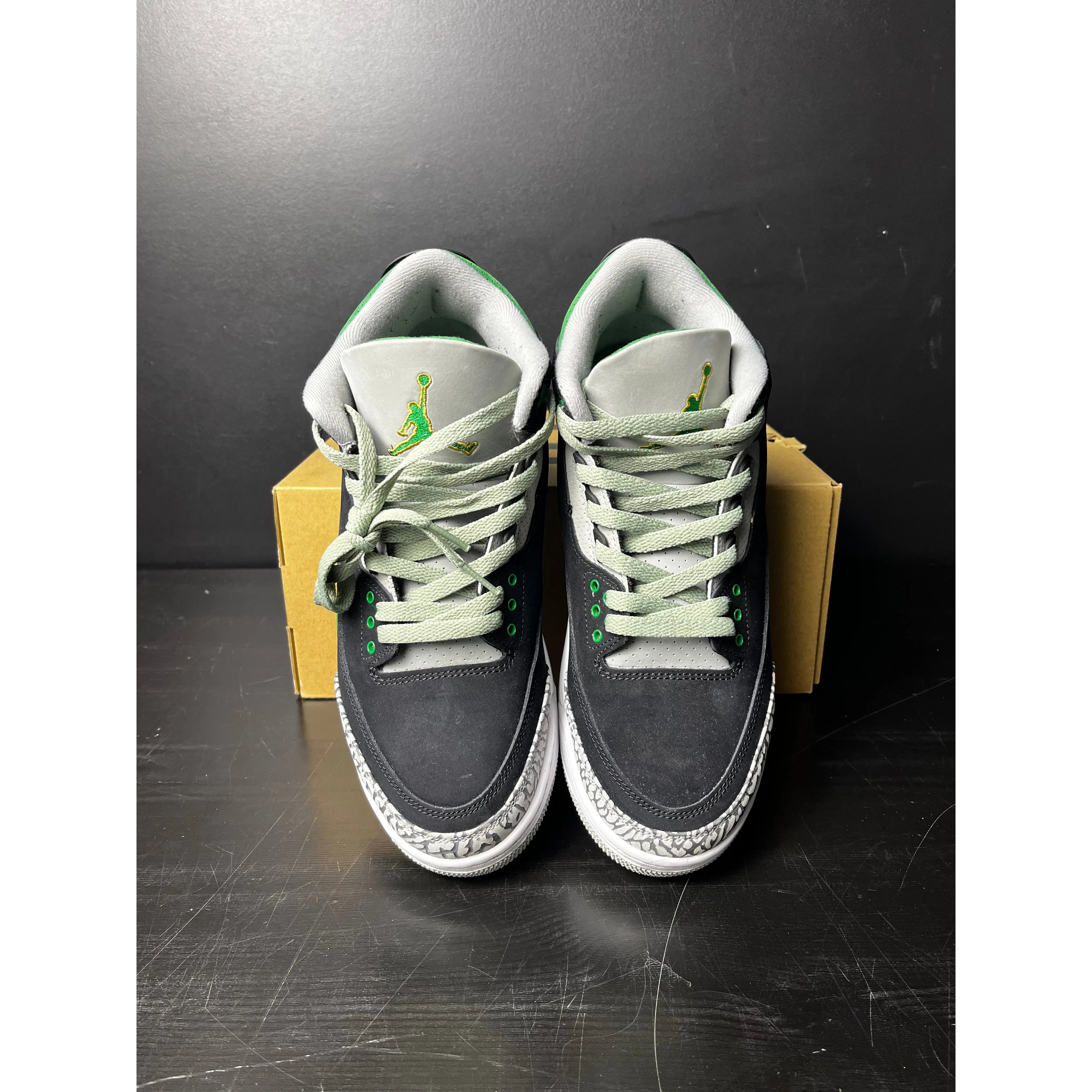 Air Jordan 3 Retro "Pine Green" **PRE-OWNED** REP. BOX