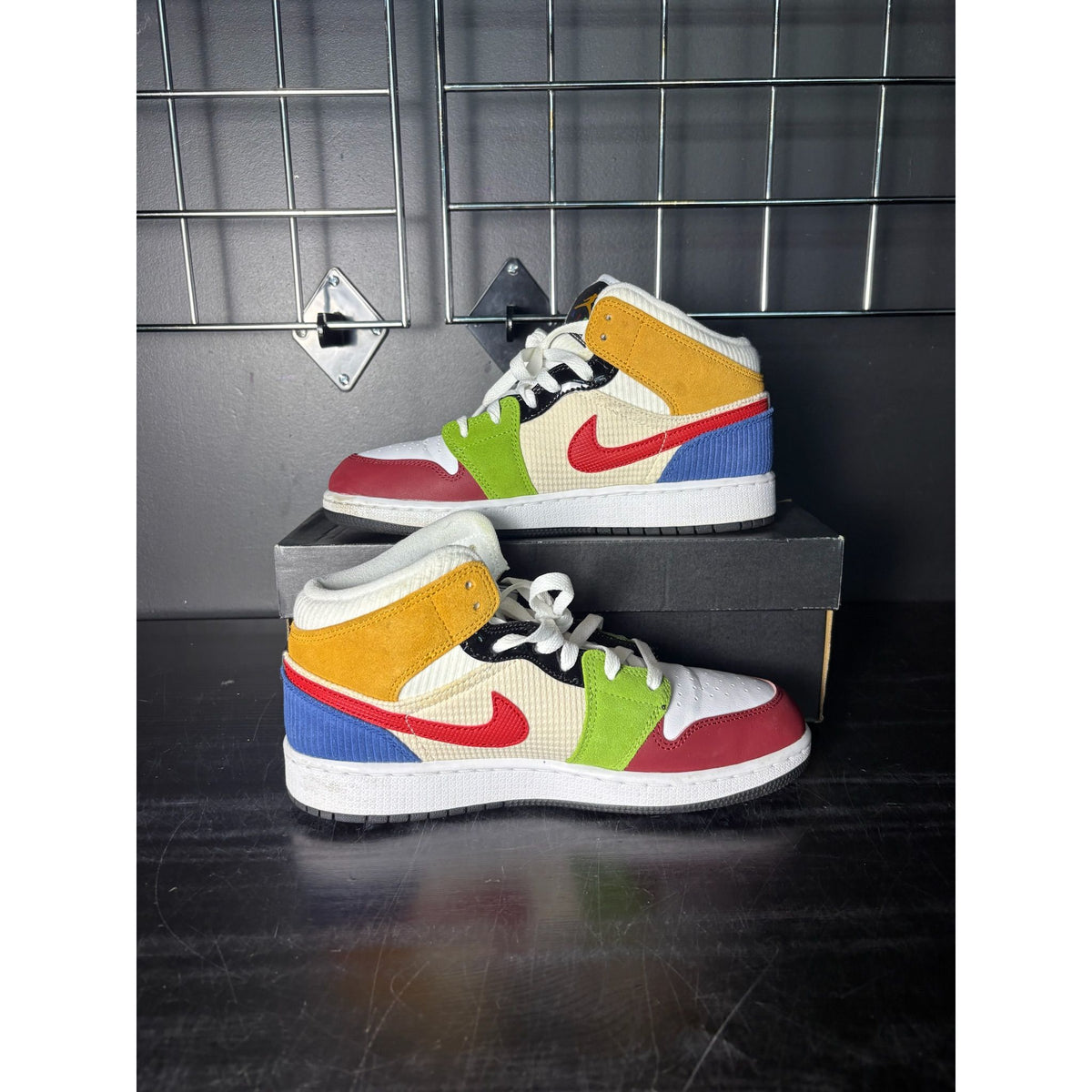 Air Jordan 1 Mid SE "Messy Room" (GS) **PRE-OWNED**