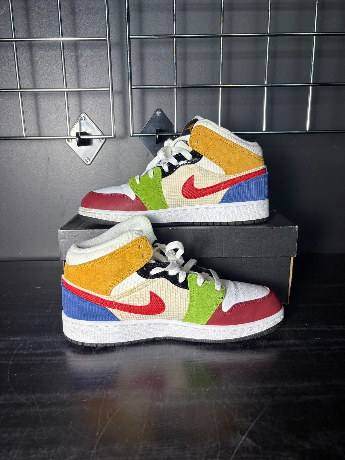 Air Jordan 1 Mid SE "Messy Room" (GS) **PRE-OWNED**
