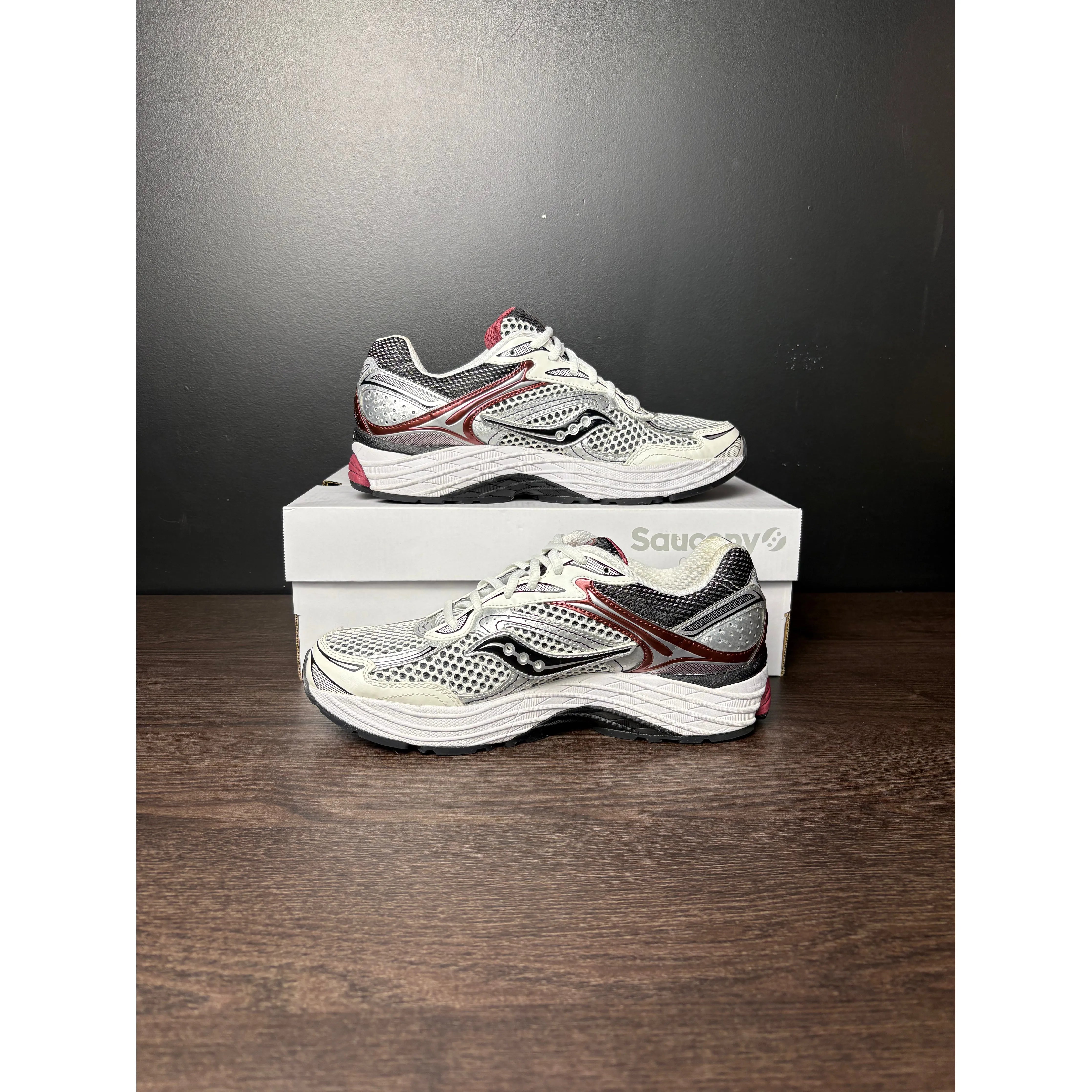 Saucony ProGrid Omni 9 OG "White Silver Red" **PRE-OWNED**