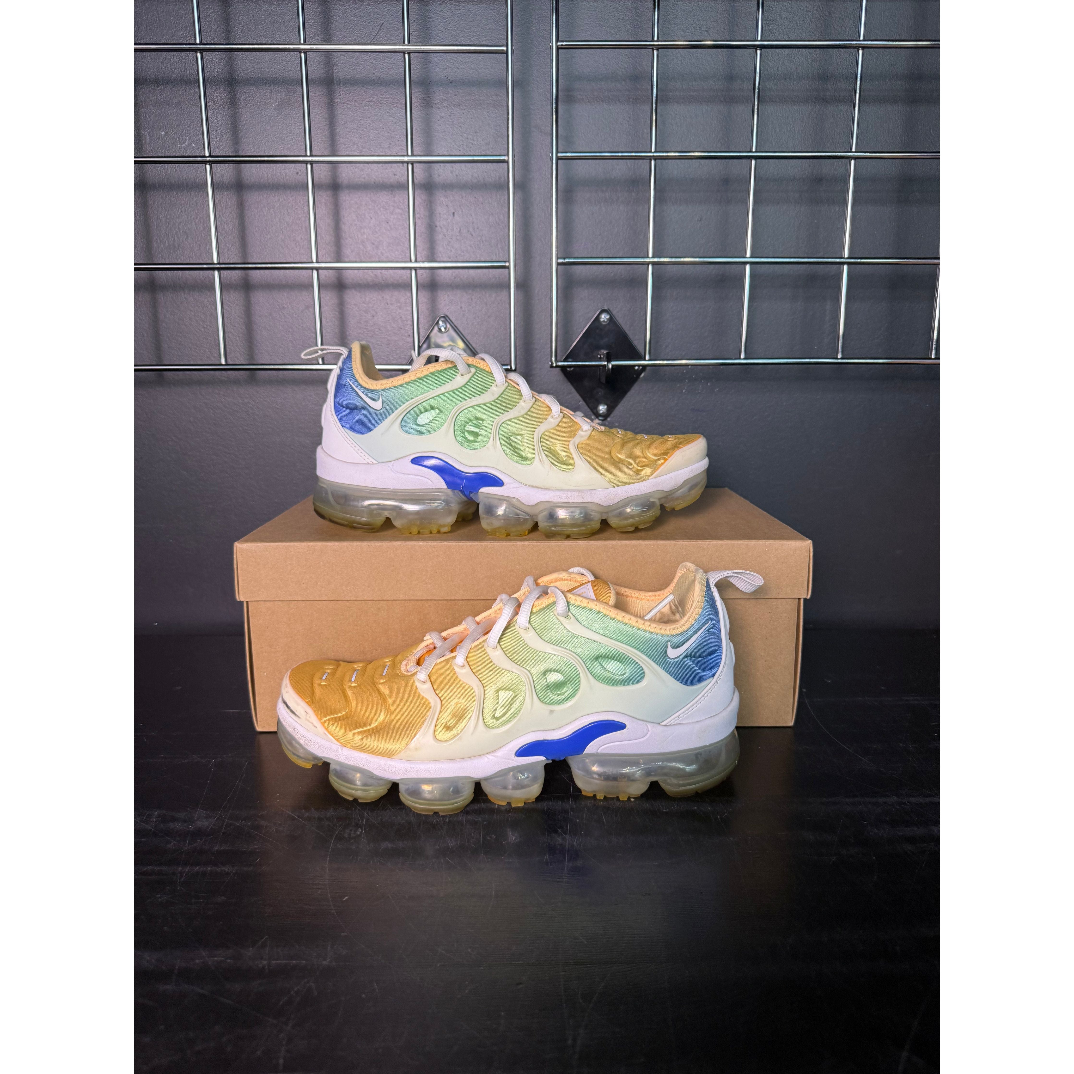 Nike Air VaporMax Plus "Light Menta" (WMNS) **PRE-OWNED**