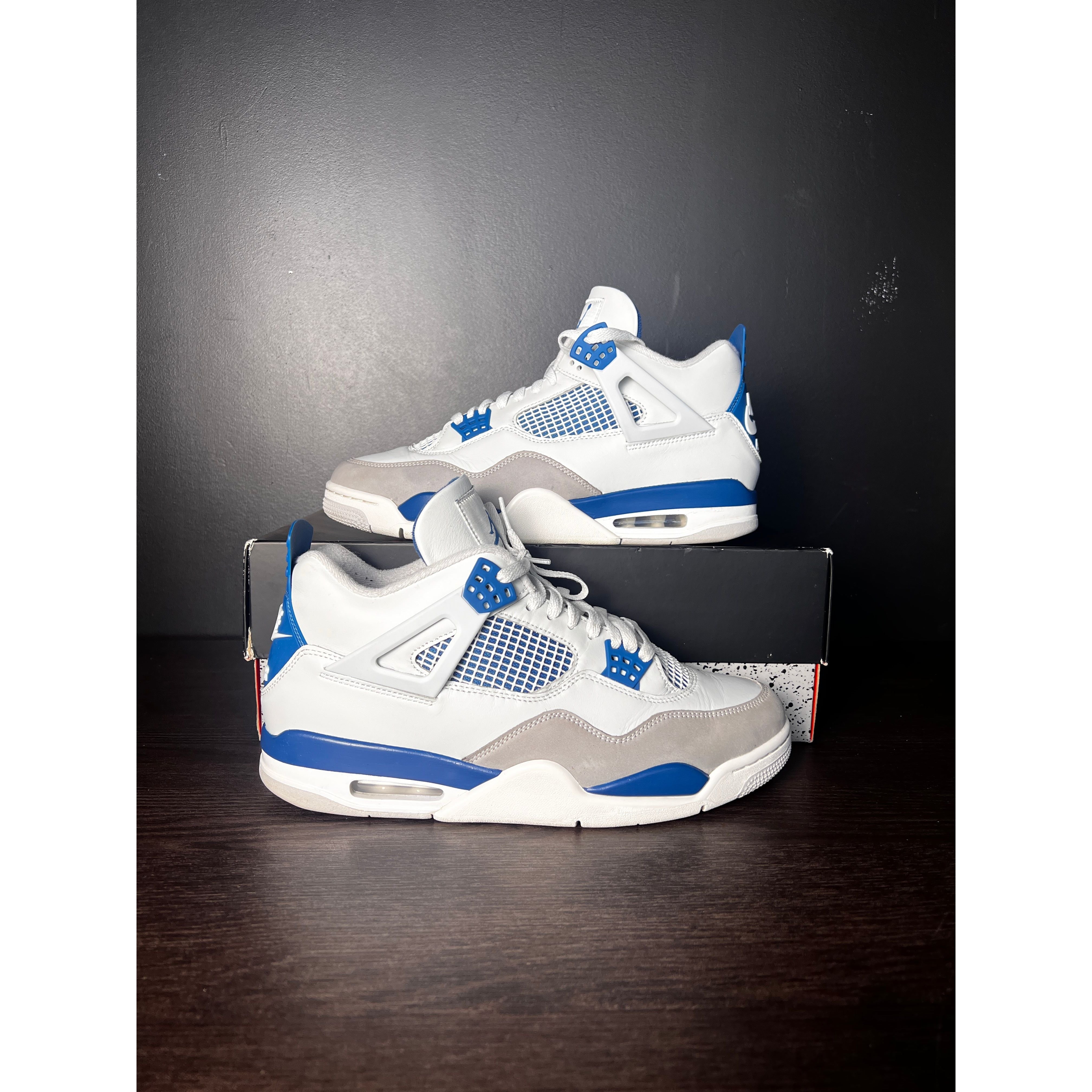 Air Jordan 4 Retro "Military Blue" (2024) **PRE-OWNED**
