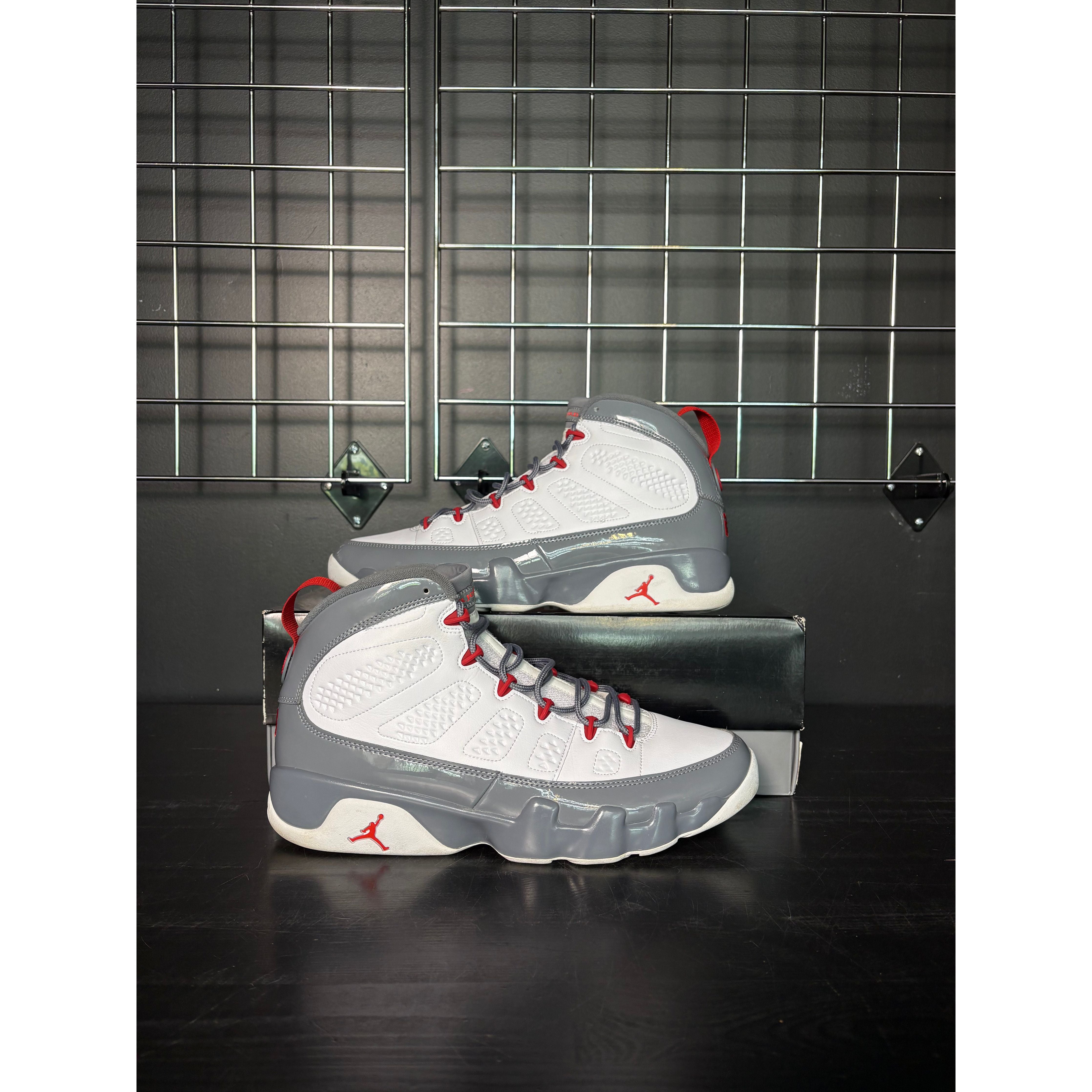 Air Jordan 9 Retro "Fire Red" **PRE-OWNED**