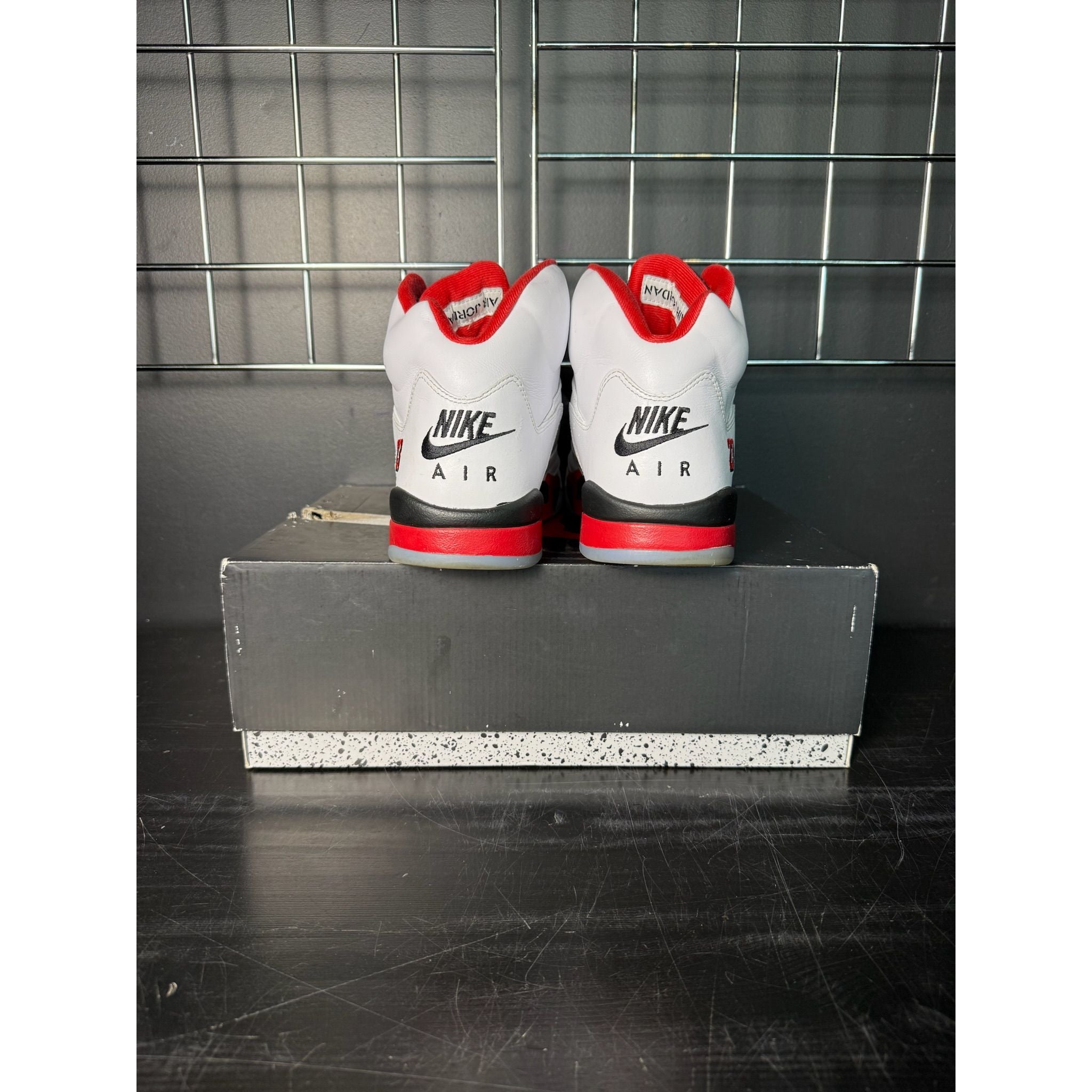 Air Jordan 5 Retro "Fire Red Black Tongue" (2025) **PRE-OWNED** REP. BOX