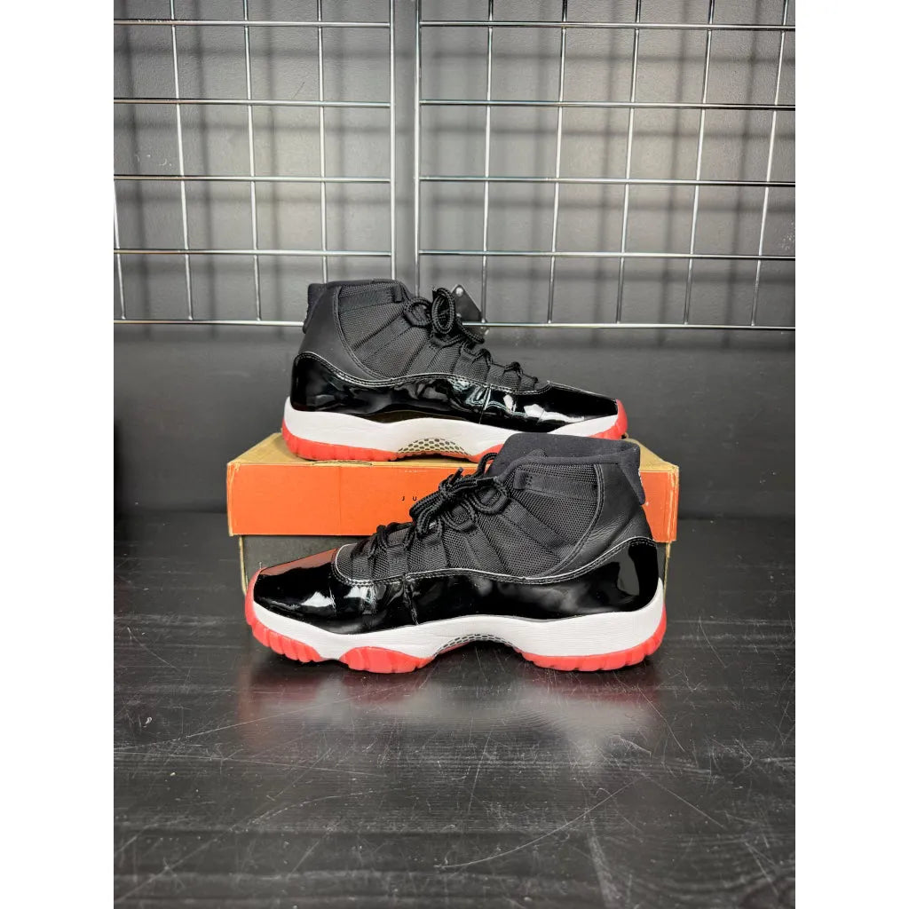 Air Jordan 11 Retro "Playoffs Bred" (2019) **PRE-OWNED**