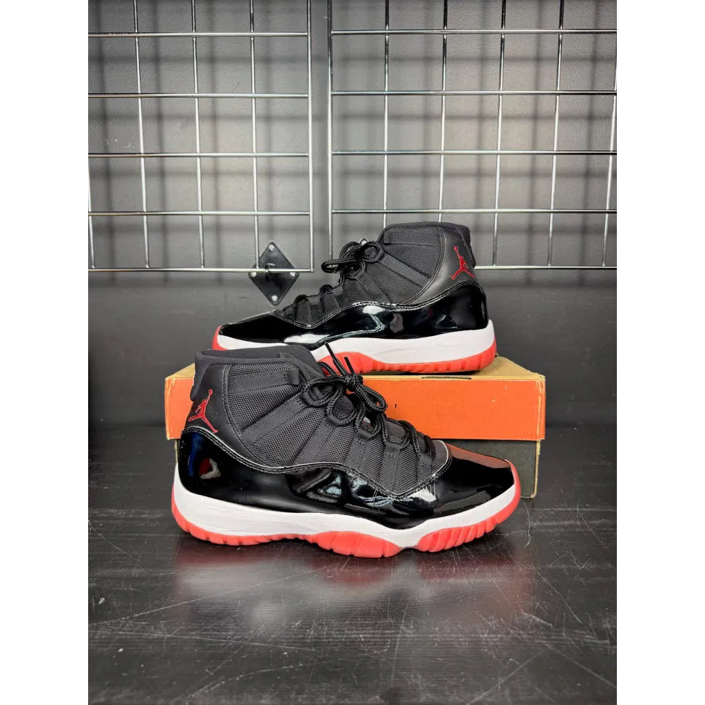 Air Jordan 11 Retro "Playoffs Bred" (2019) **PRE-OWNED**