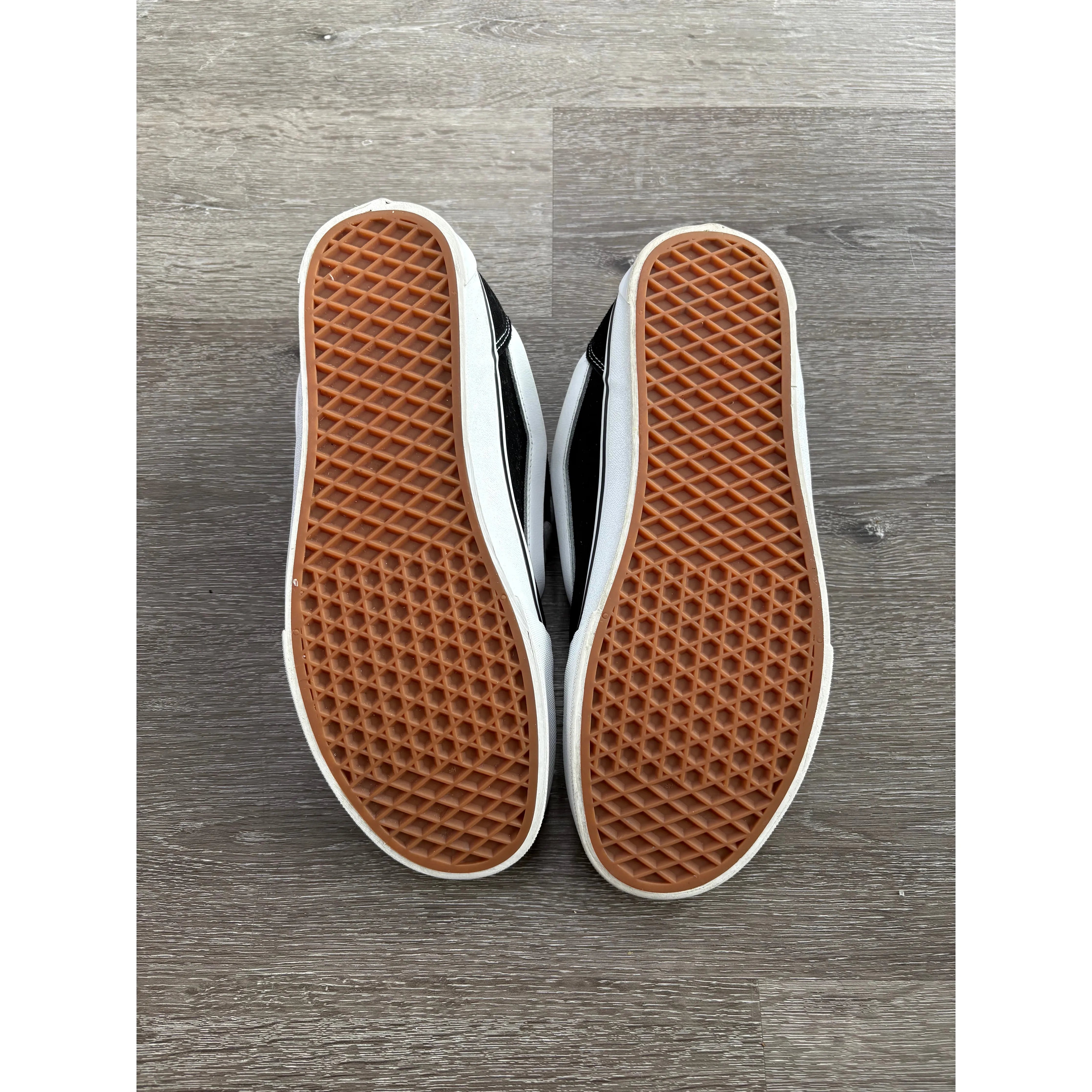 Vans Knu Skool "Black White" **PRE-OWNED**