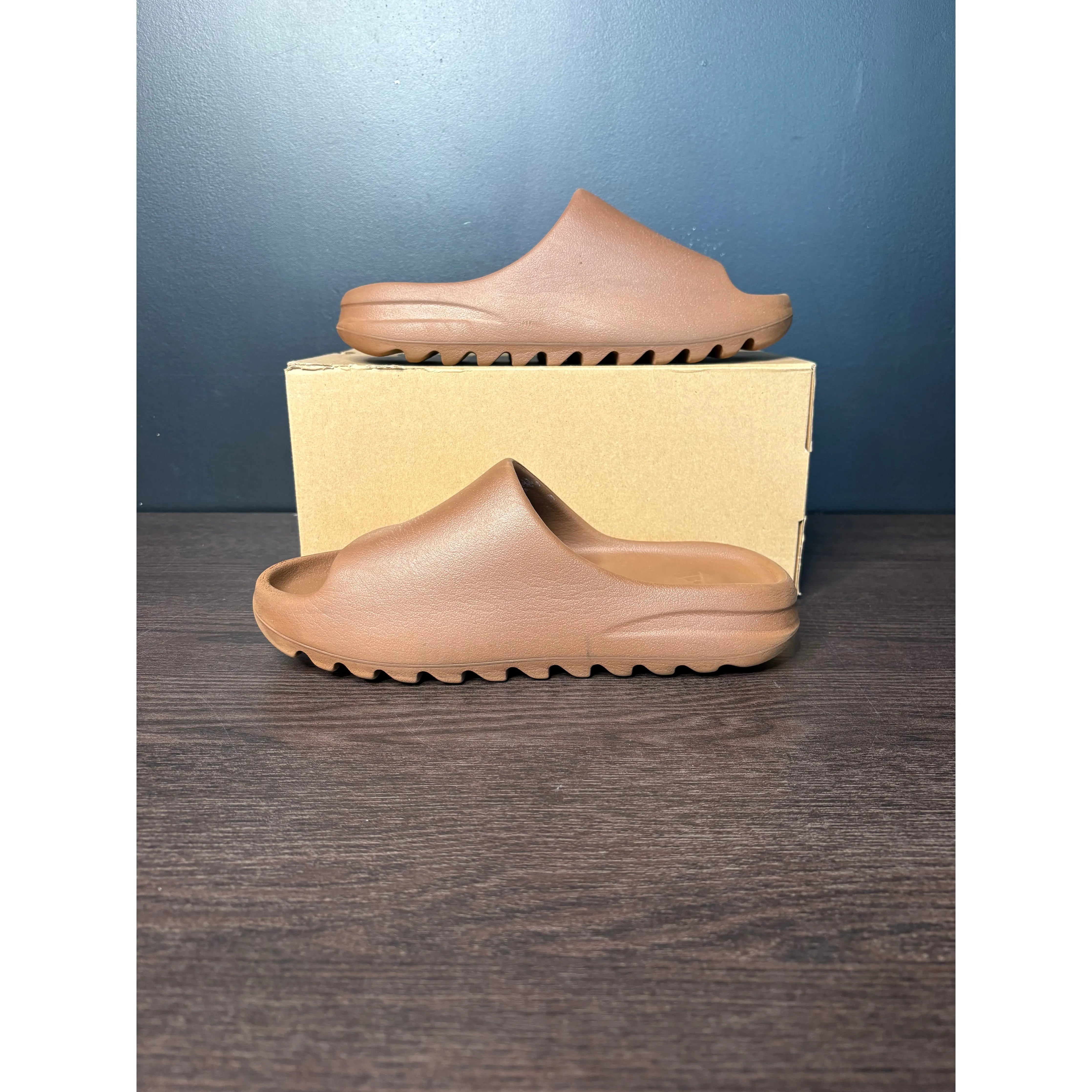 adidas Yeezy Slide "Flax" **PRE-OWNED**