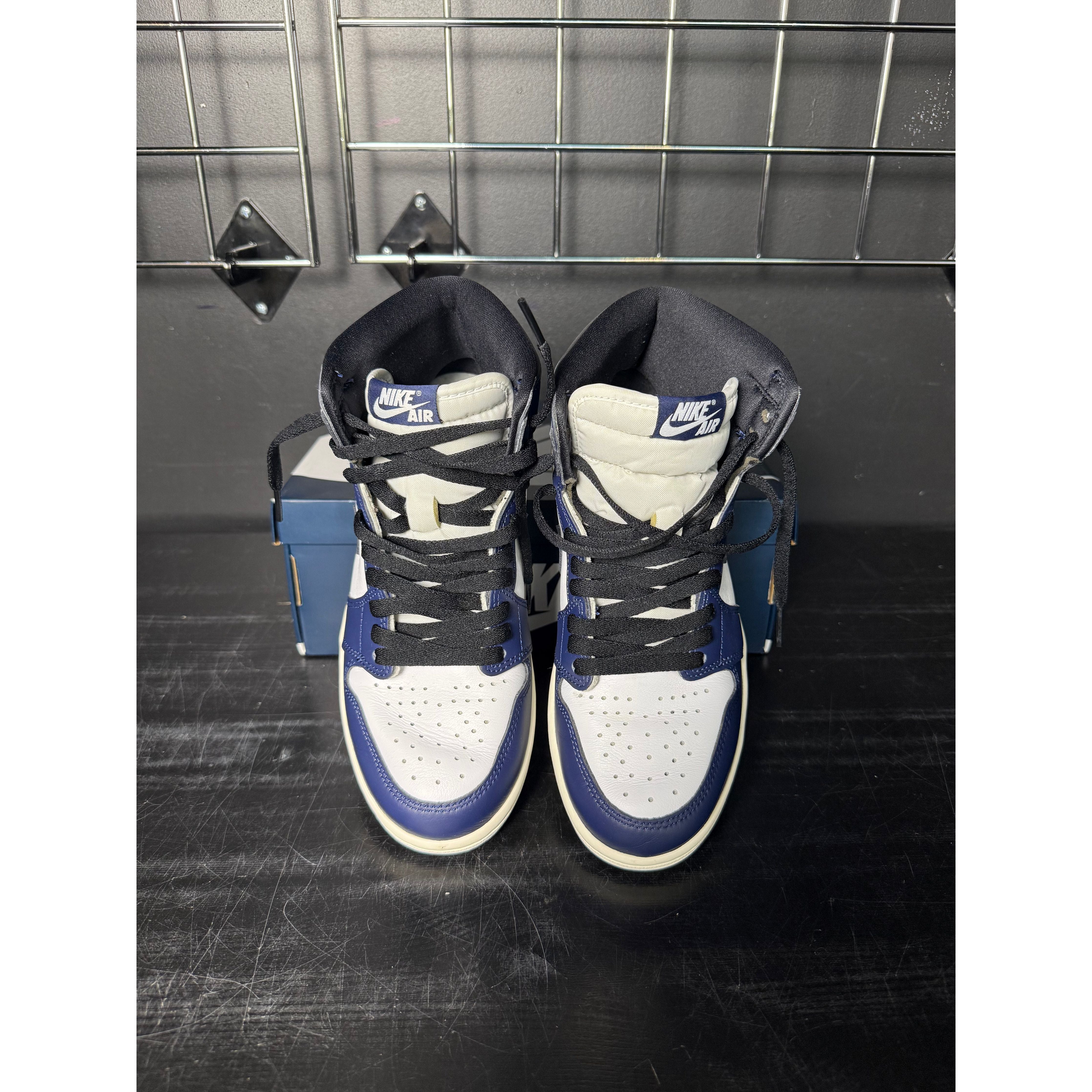 Air Jordan 1 Retro High OG "Midnight Navy" **PRE-OWNED**