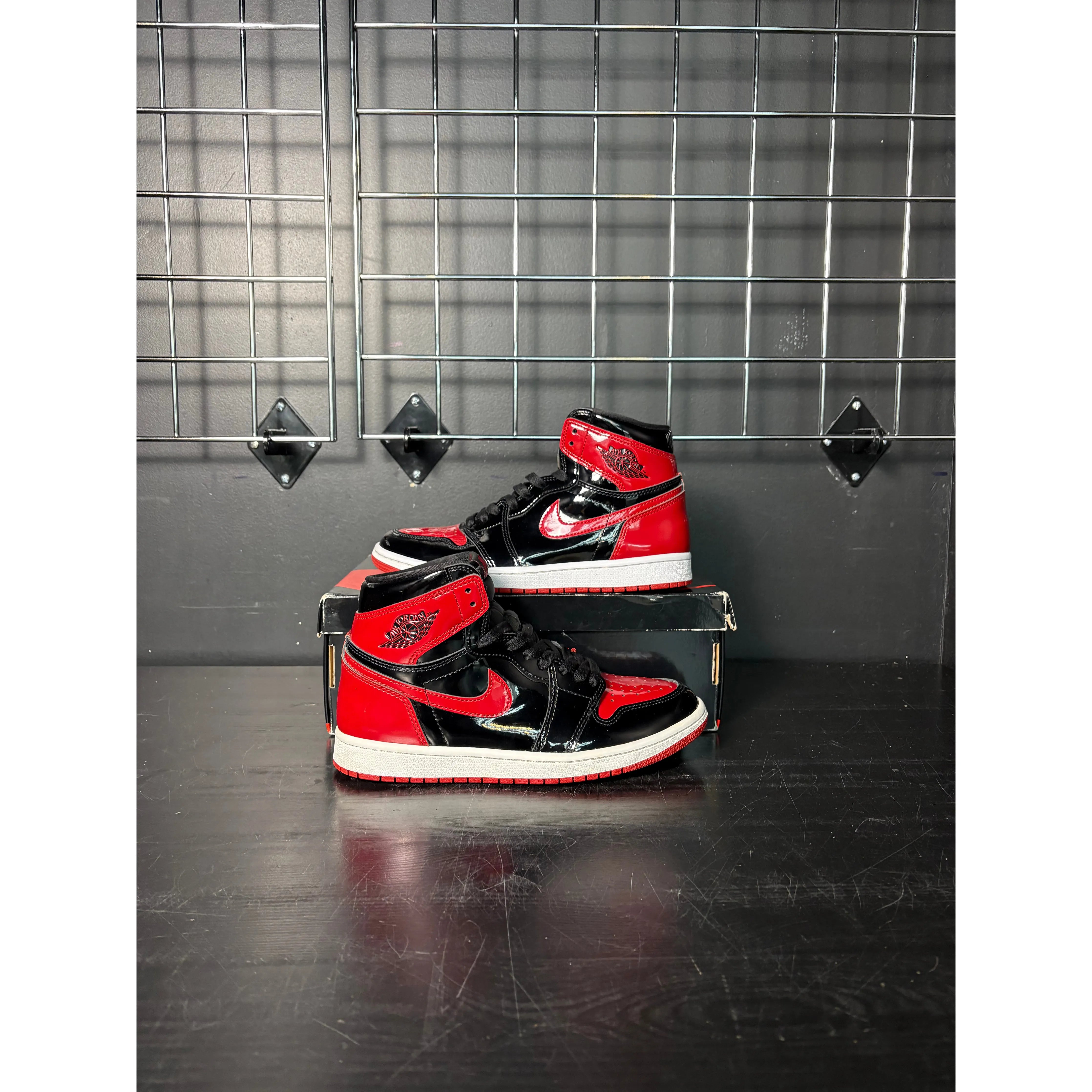 Air Jordan 1 Retro High OG "Patent Bred" **PRE-OWNED**