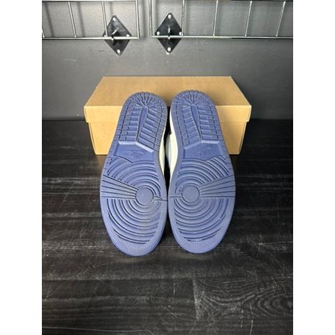 Air Jordan 1 High OG "First in Flight" (WMNS) **PRE-OWNED**