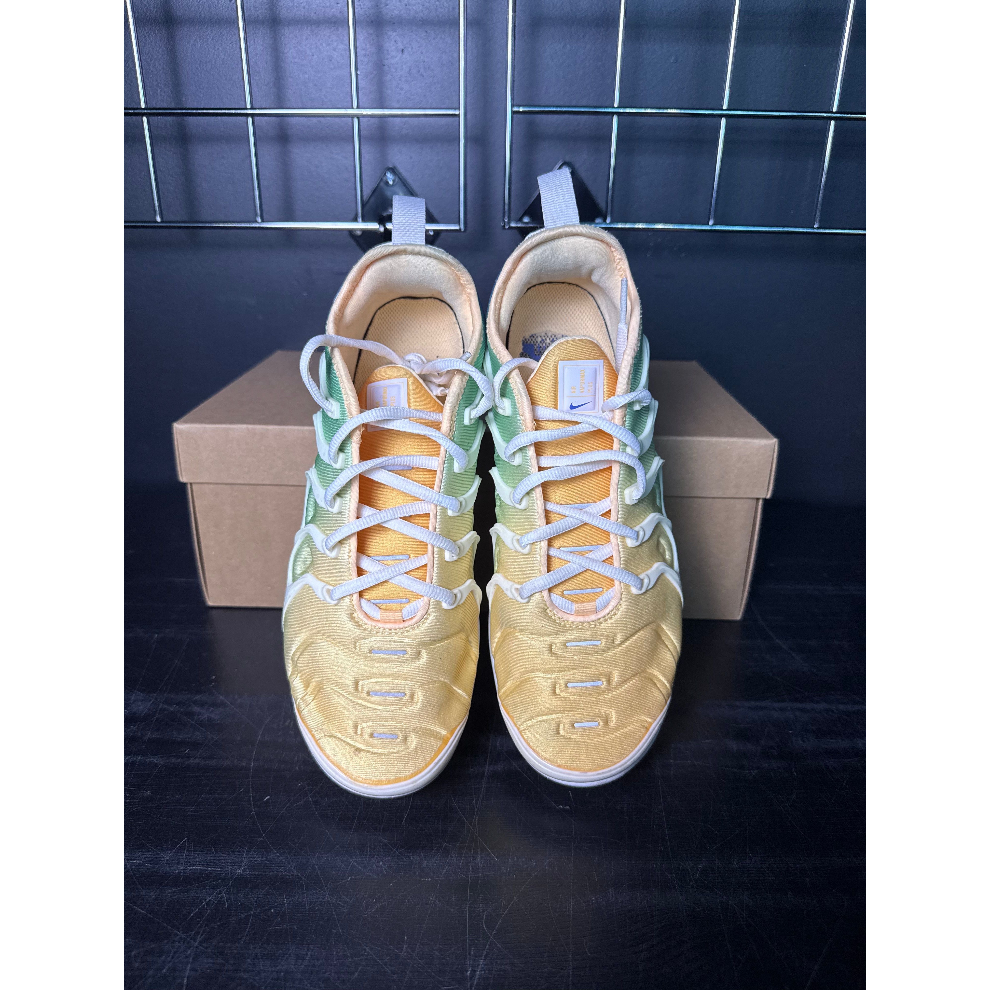 Nike Air VaporMax Plus "Light Menta" (WMNS) **PRE-OWNED**