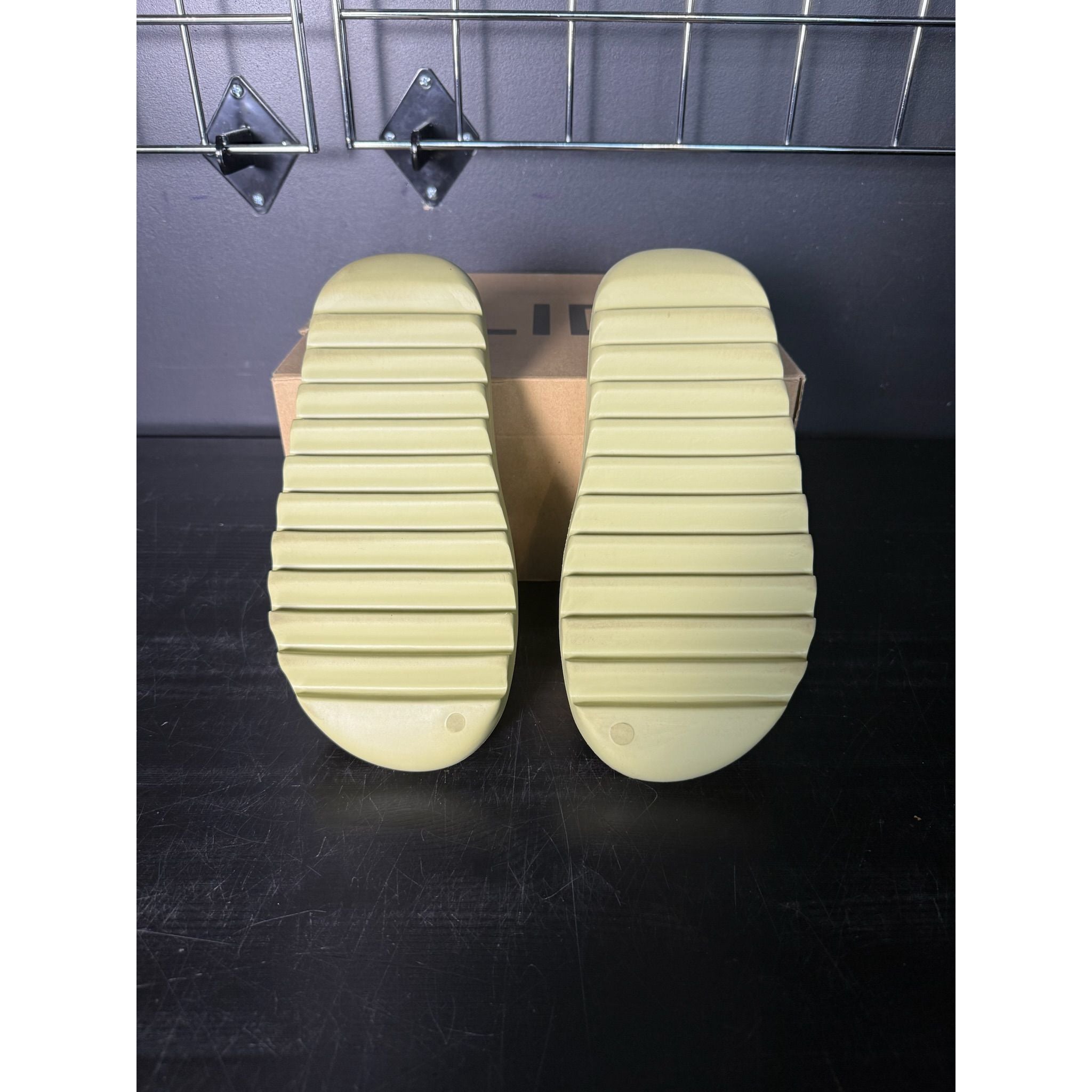 Adidas Yeezy Slide "Resin" (2022/2024) **PRE-OWNED**