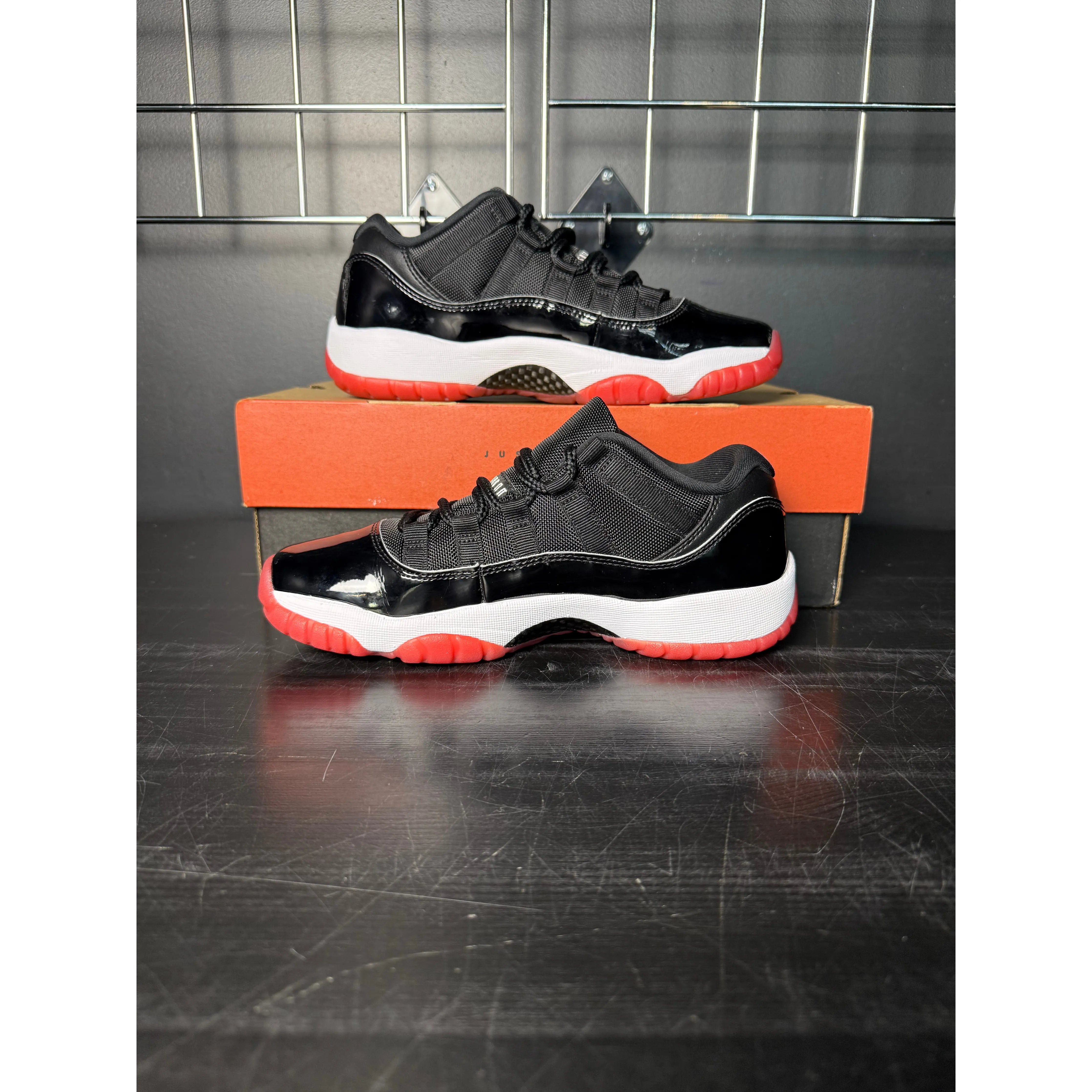 Air Jordan 11 Retro Low "Bred" (GS) (2025) **PRE-OWNED**