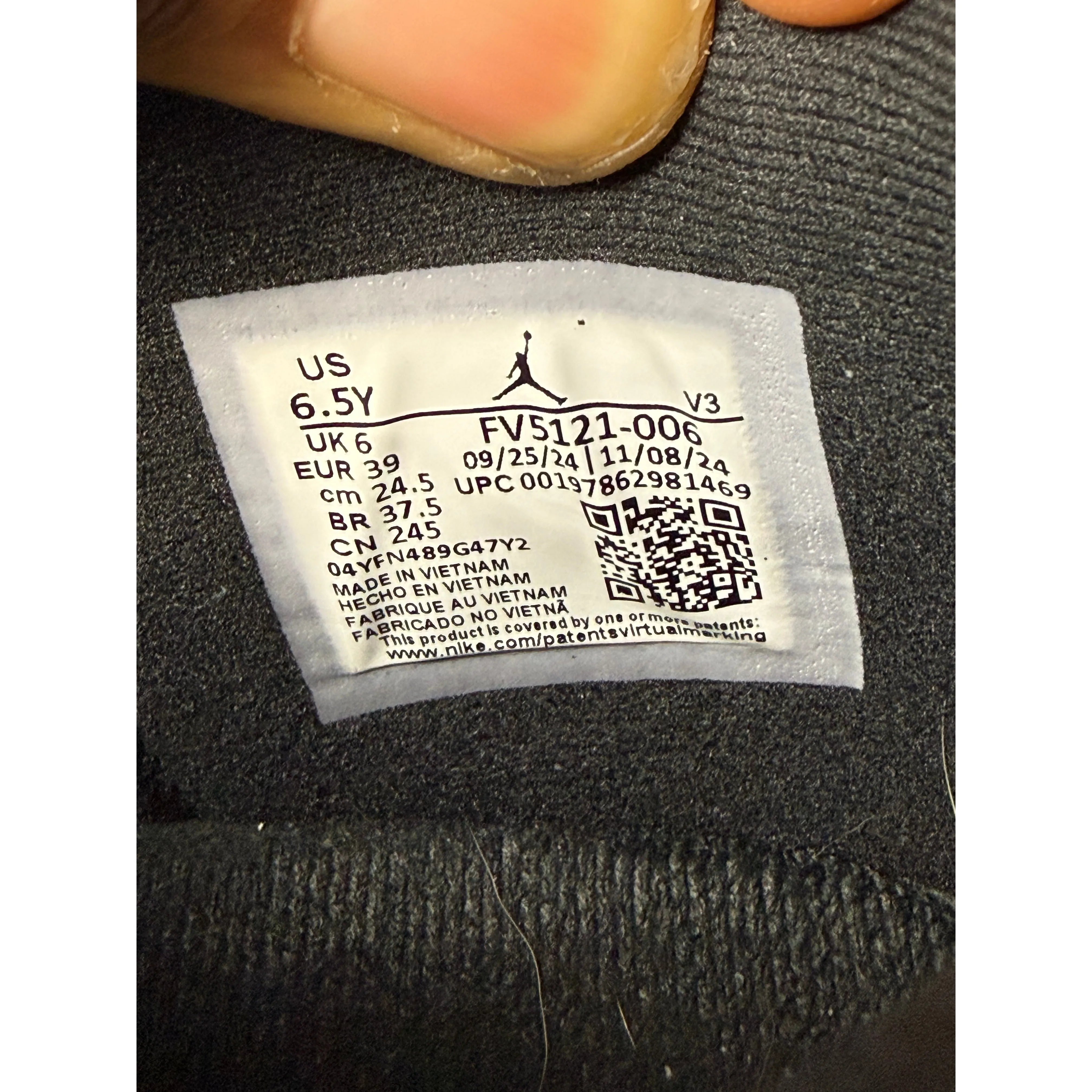 Air Jordan 11 Retro Low "Bred" (GS) (2025) **PRE-OWNED**