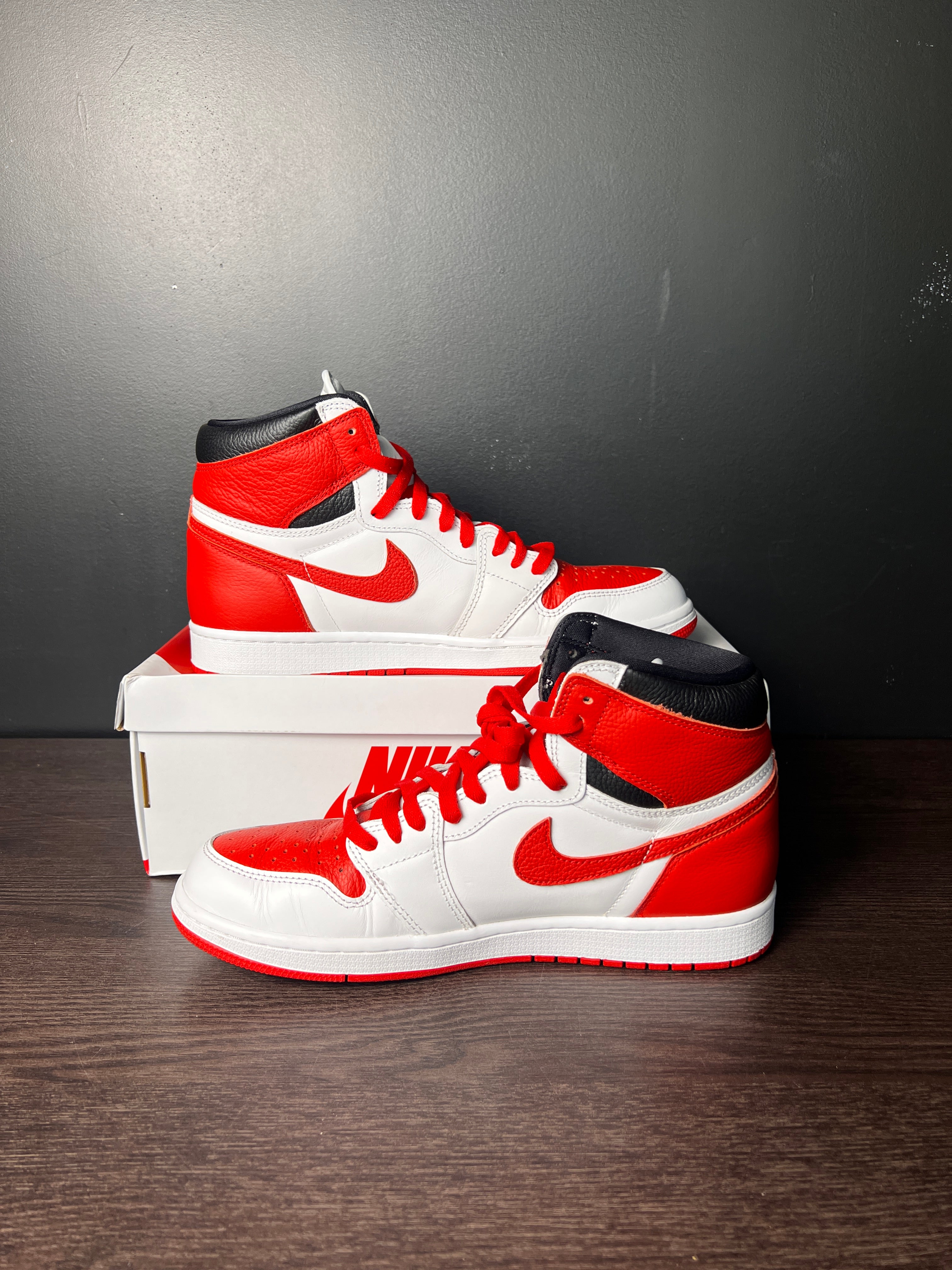 Air Jordan 1 Retro High OG "Heritage" **PRE-OWNED**