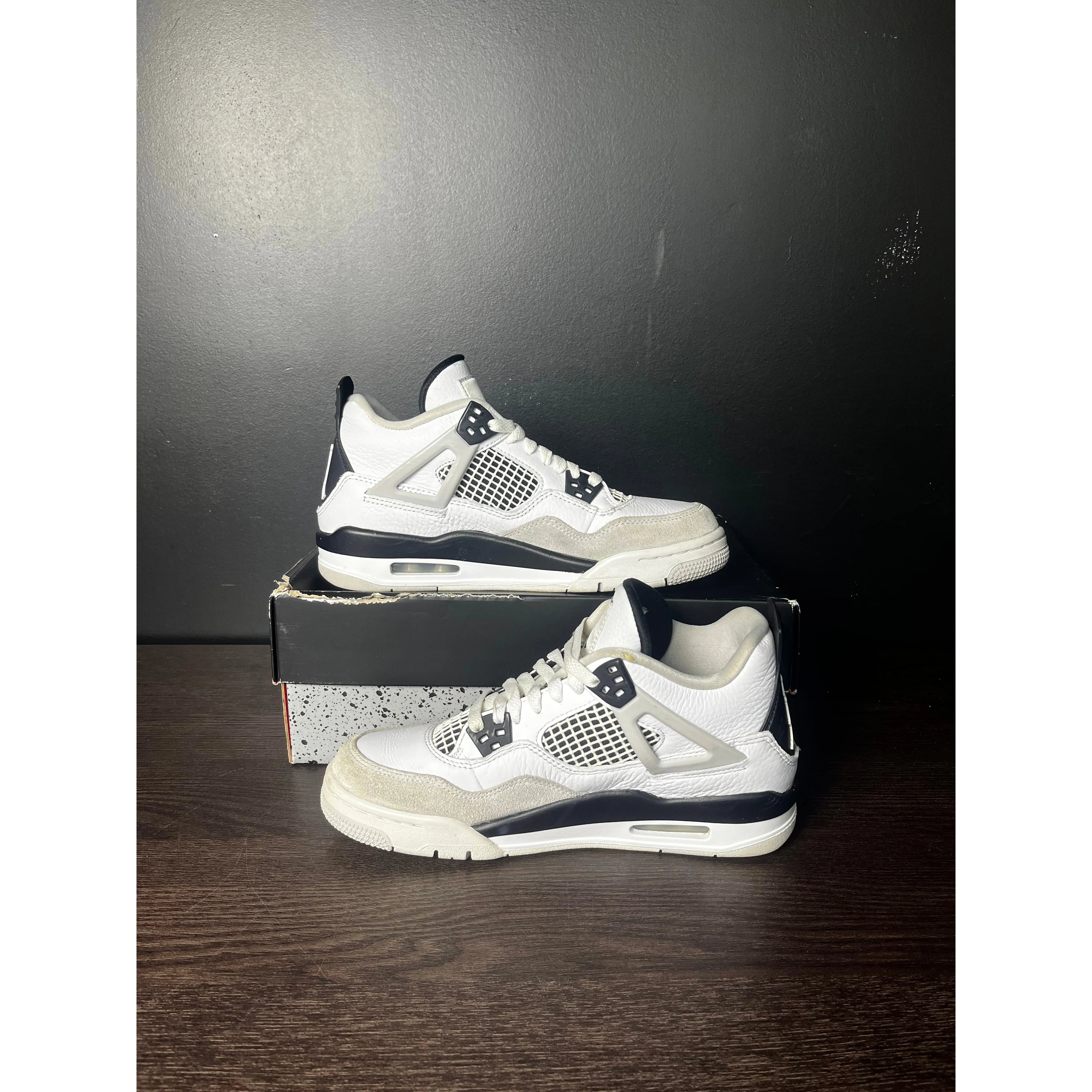Air Jordan 4 Retro "Military Black" (GS) **PRE-OWNED**
