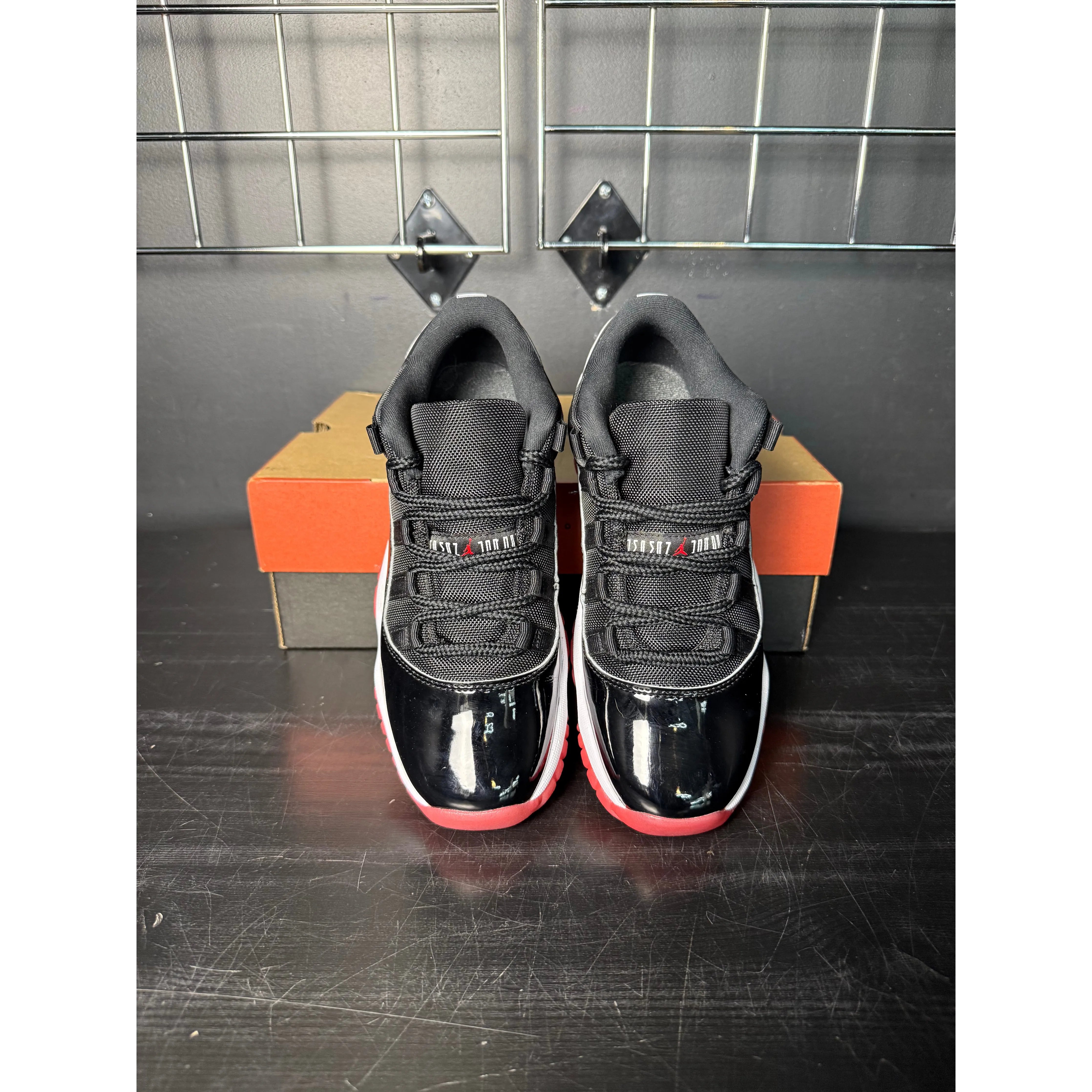 Air Jordan 11 Retro Low "Bred" (GS) (2025) **PRE-OWNED**