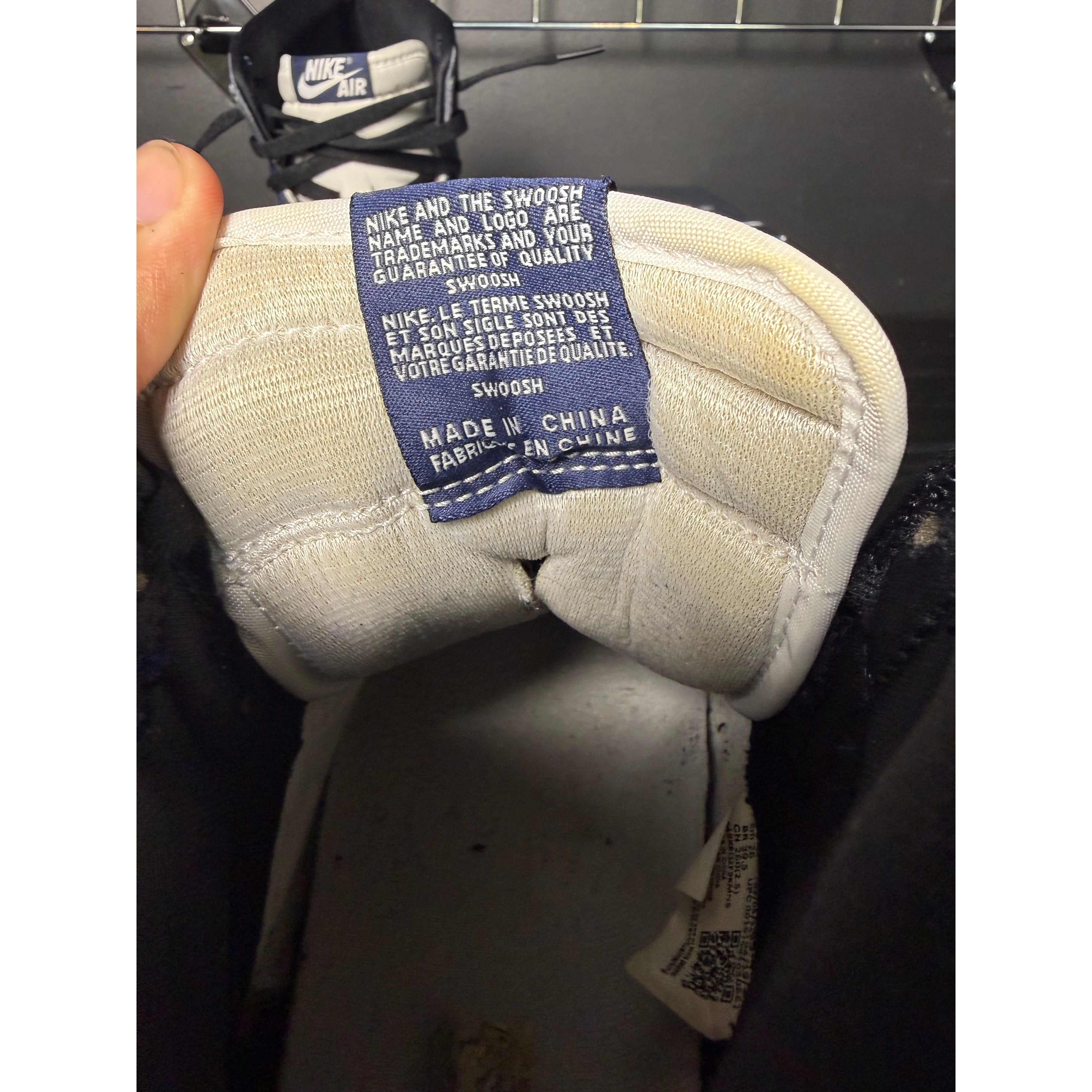 Air Jordan 1 Retro High OG "Midnight Navy" **PRE-OWNED**