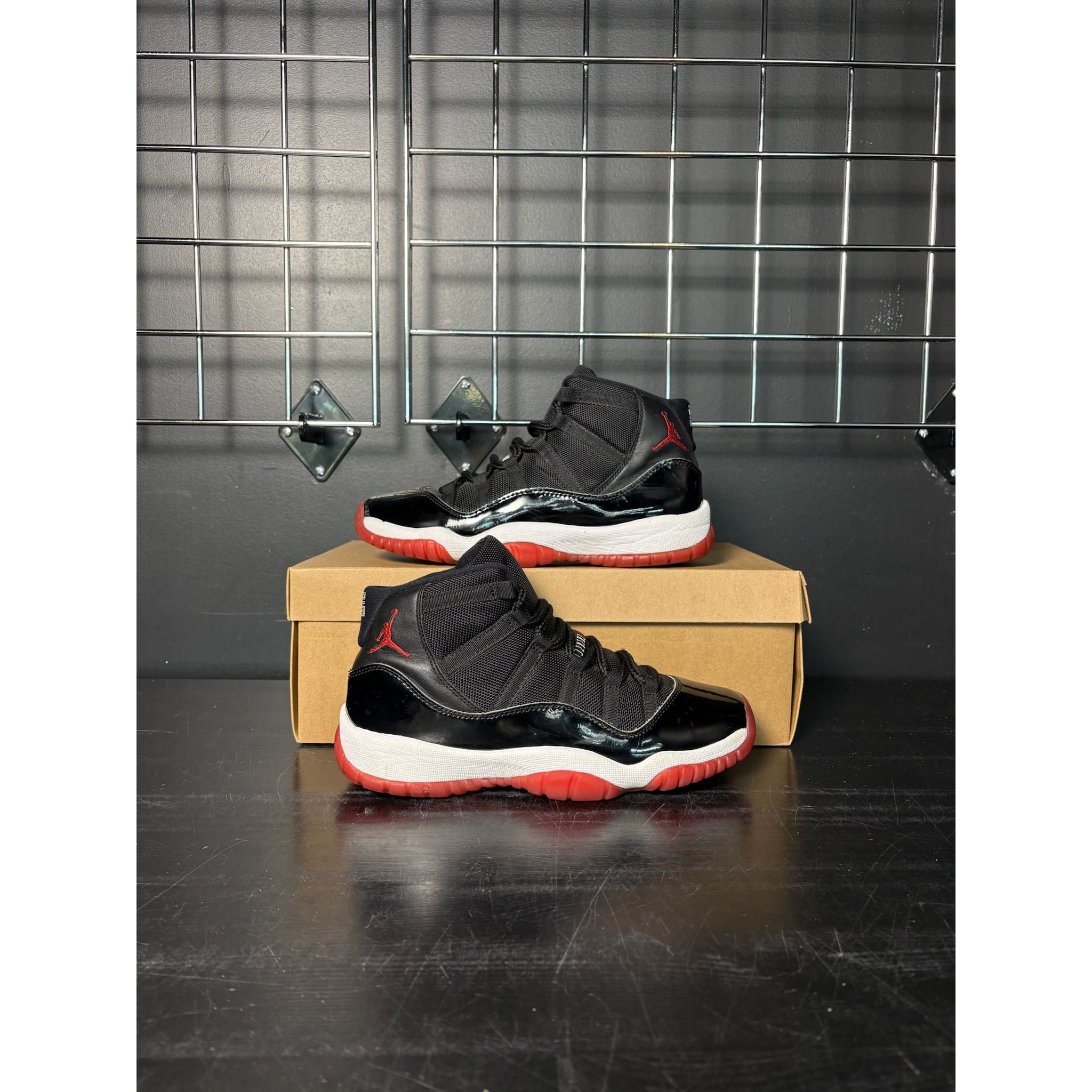 Air Jordan 11 Retro "Playoffs Bred" (2019) (GS) **PRE-OWNED** REP. BOX