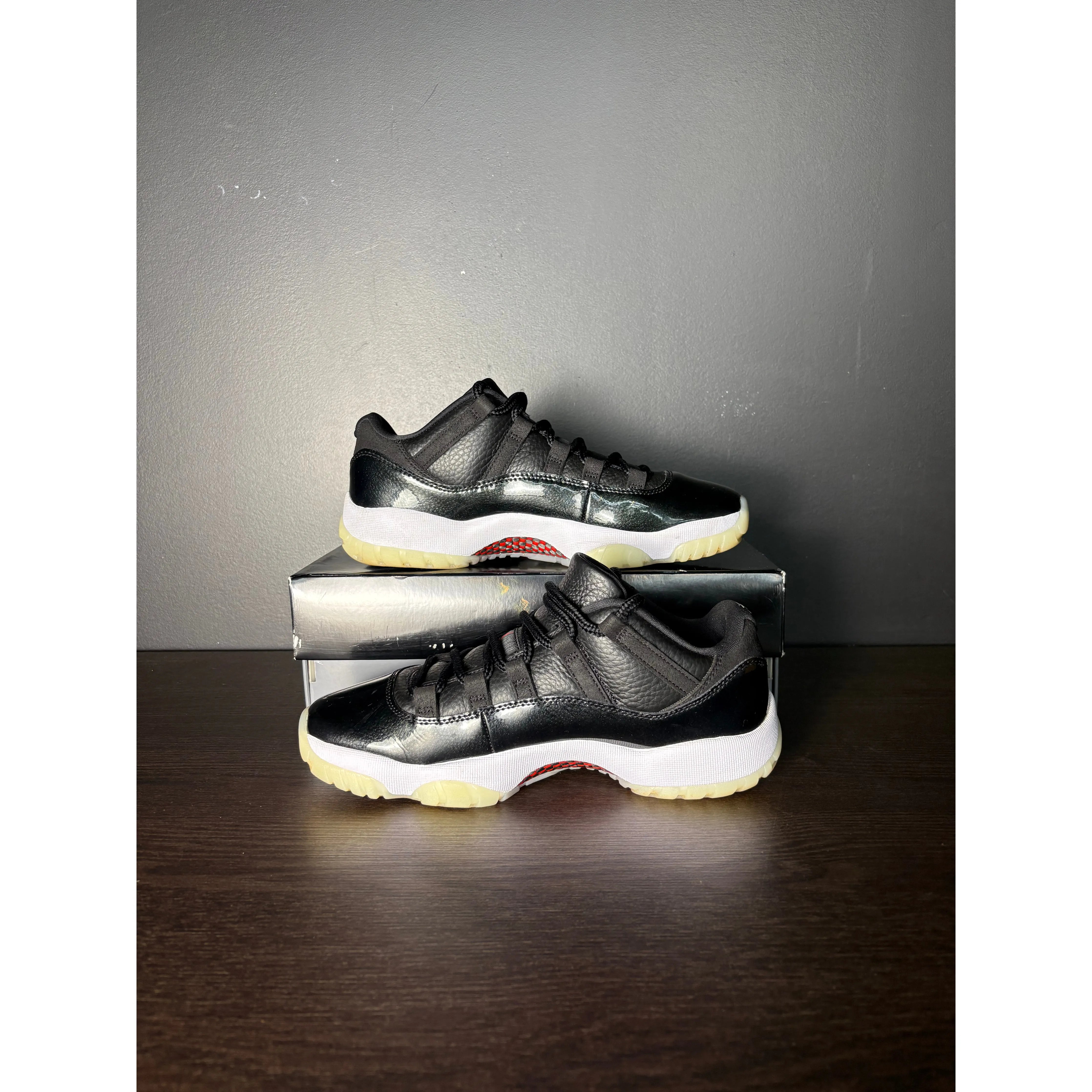 Air Jordan 11 Retro Low "72-10" **PRE-OWNED**