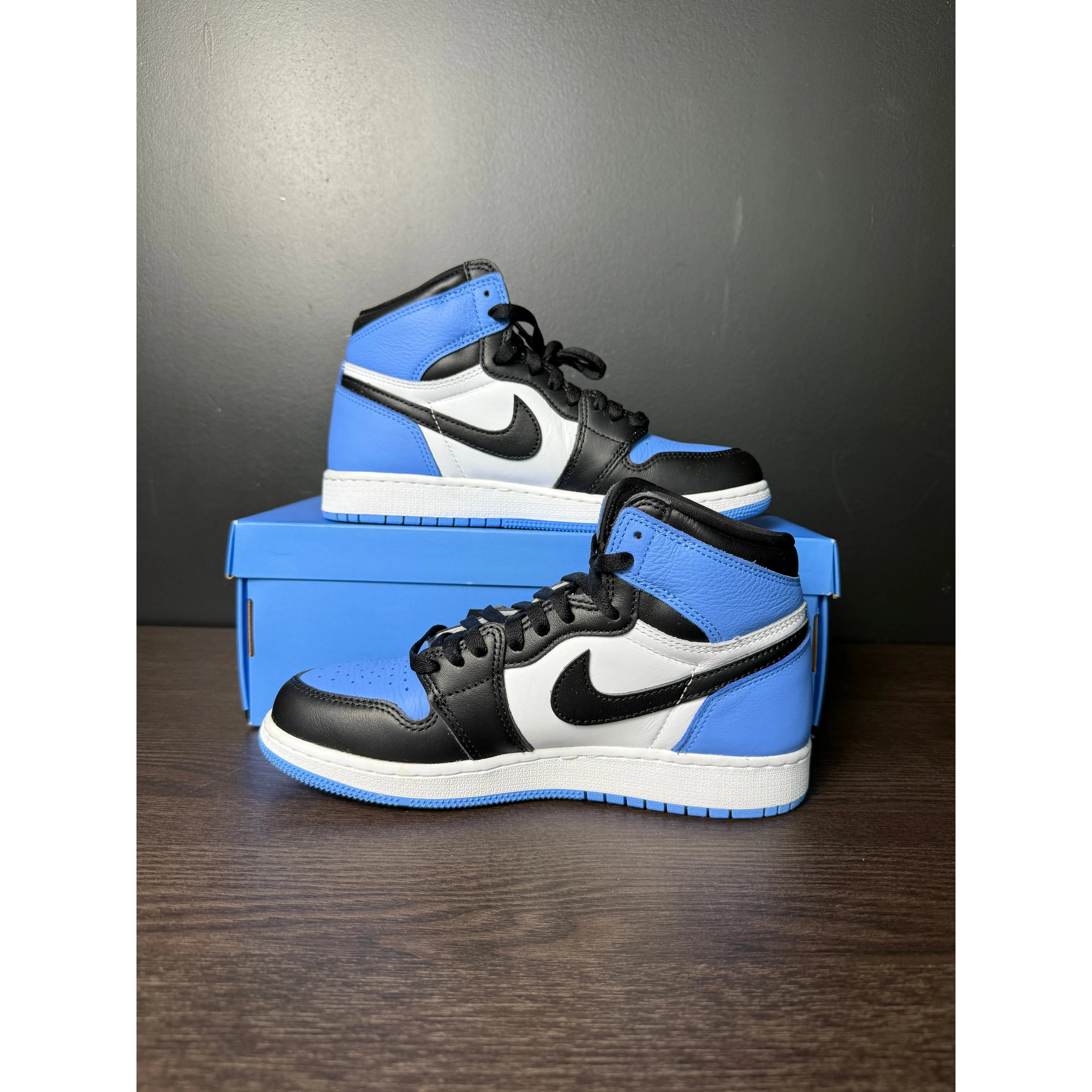 Air Jordan 1 Retro High OG "UNC Toe" (GS) **PRE-OWNED**