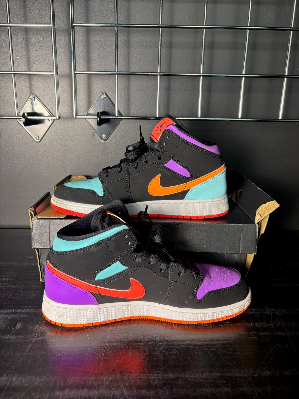 Air Jordan 1 Mid "Multi-Color" (GS) **PRE-OWNED**
